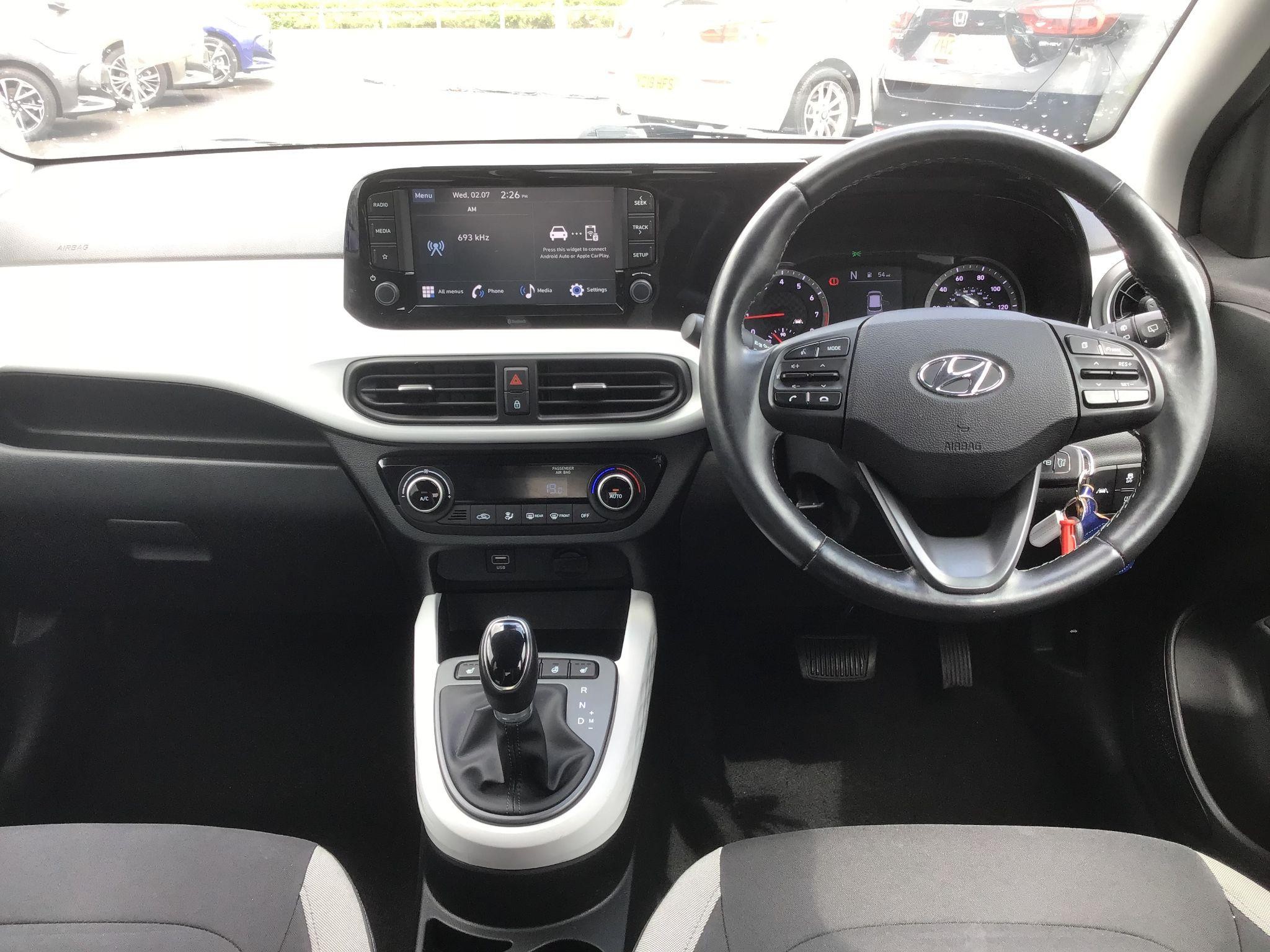 Hyundai i10 Image 12