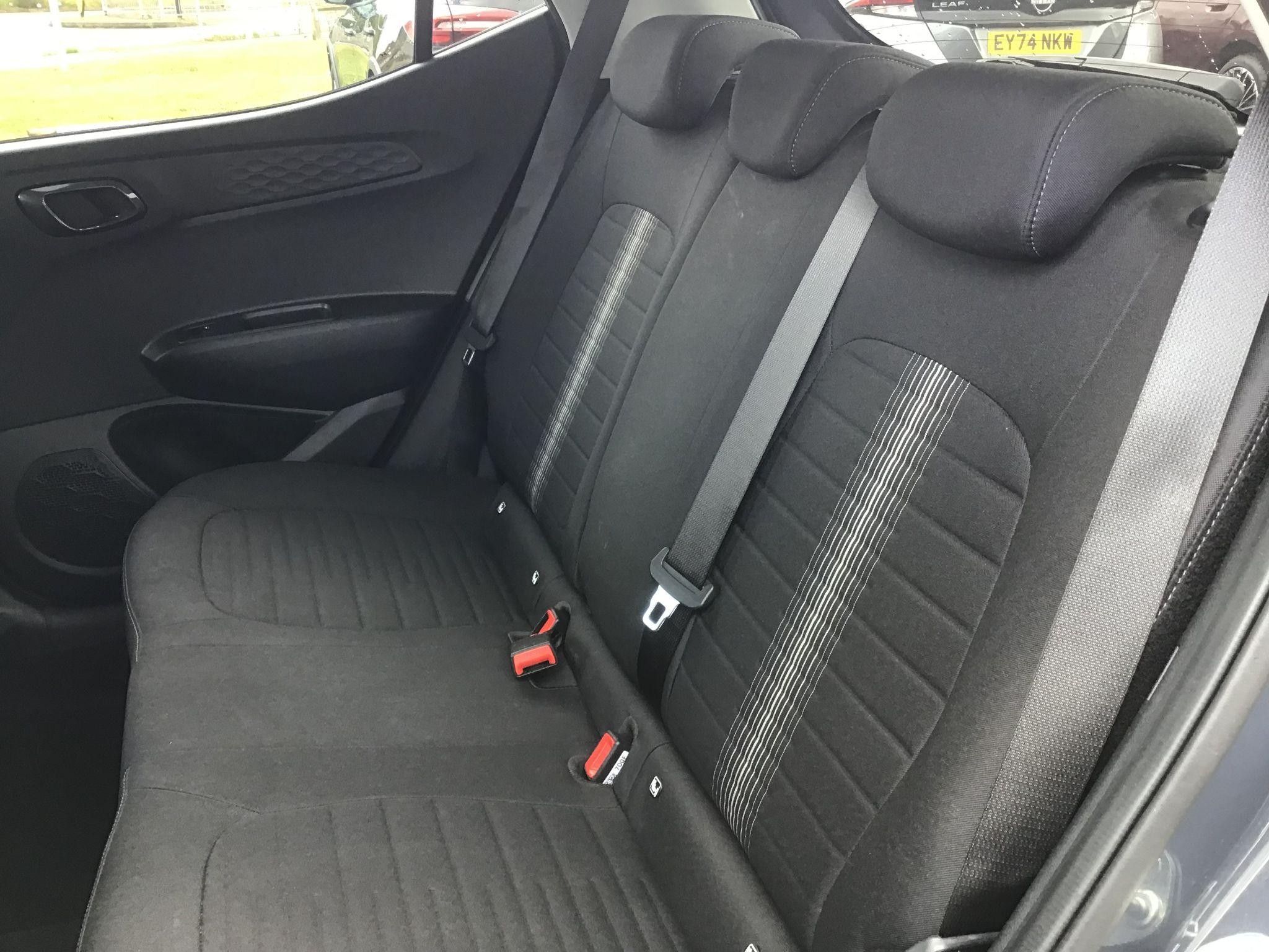 Hyundai i10 Image 18