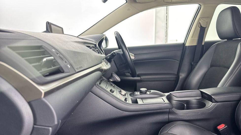 Lexus CT Image 6