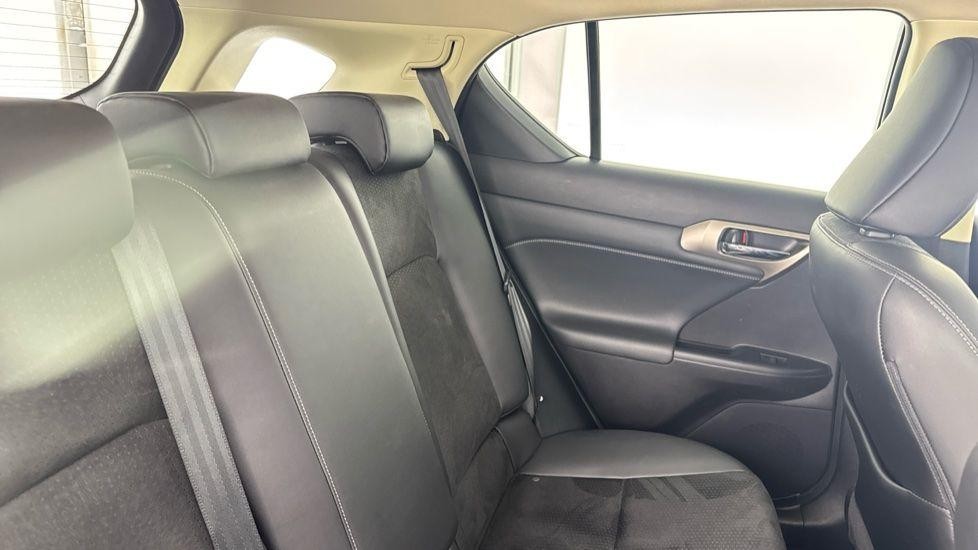 Lexus CT Image 8