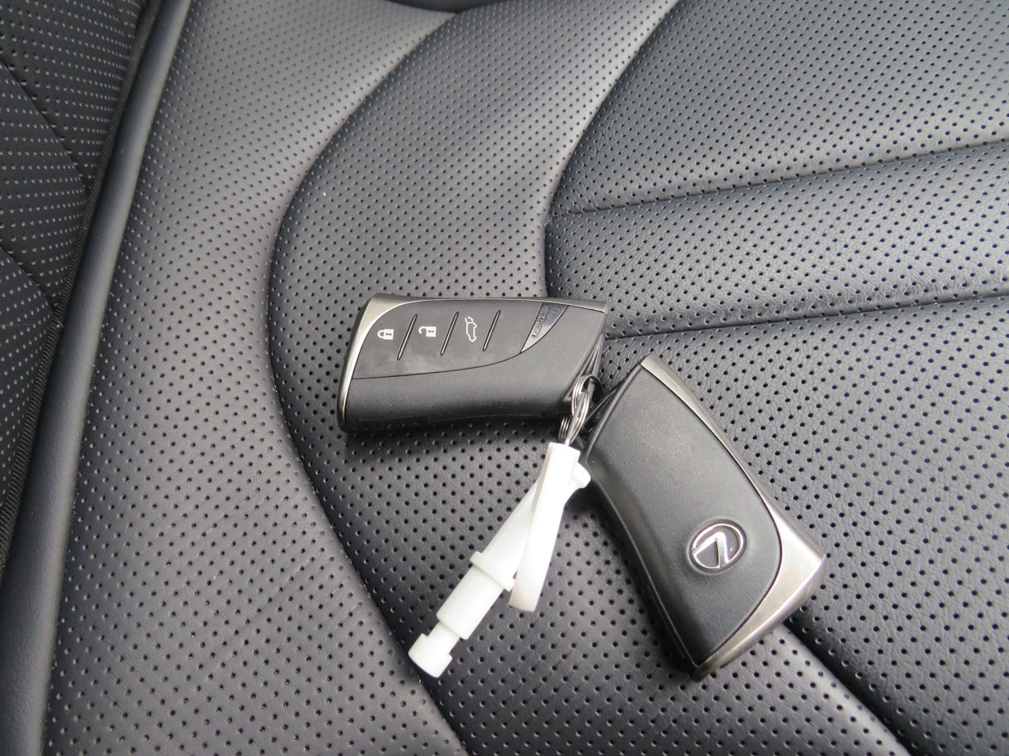 Lexus NX Image 21