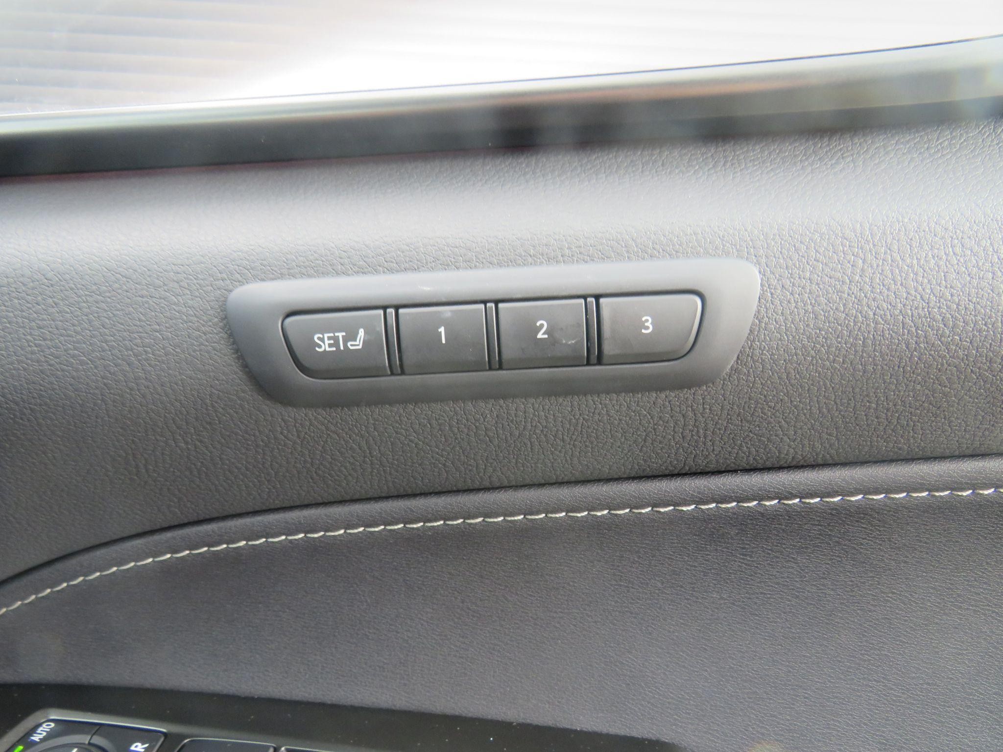 Lexus NX Image 24