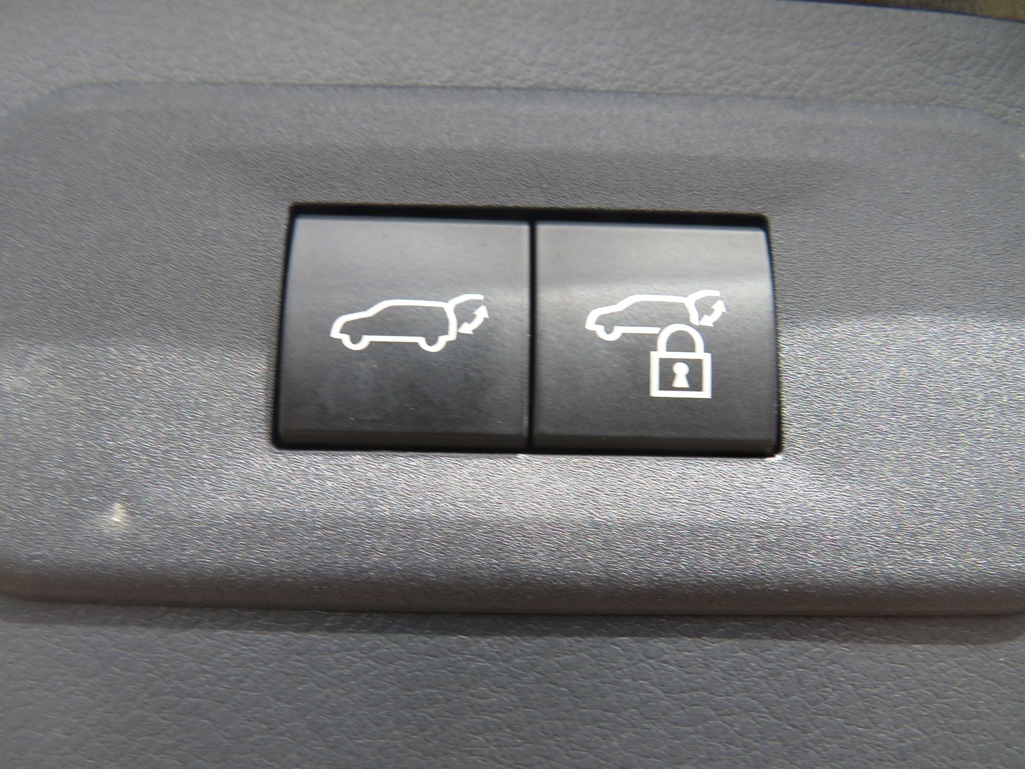Lexus NX Image 32