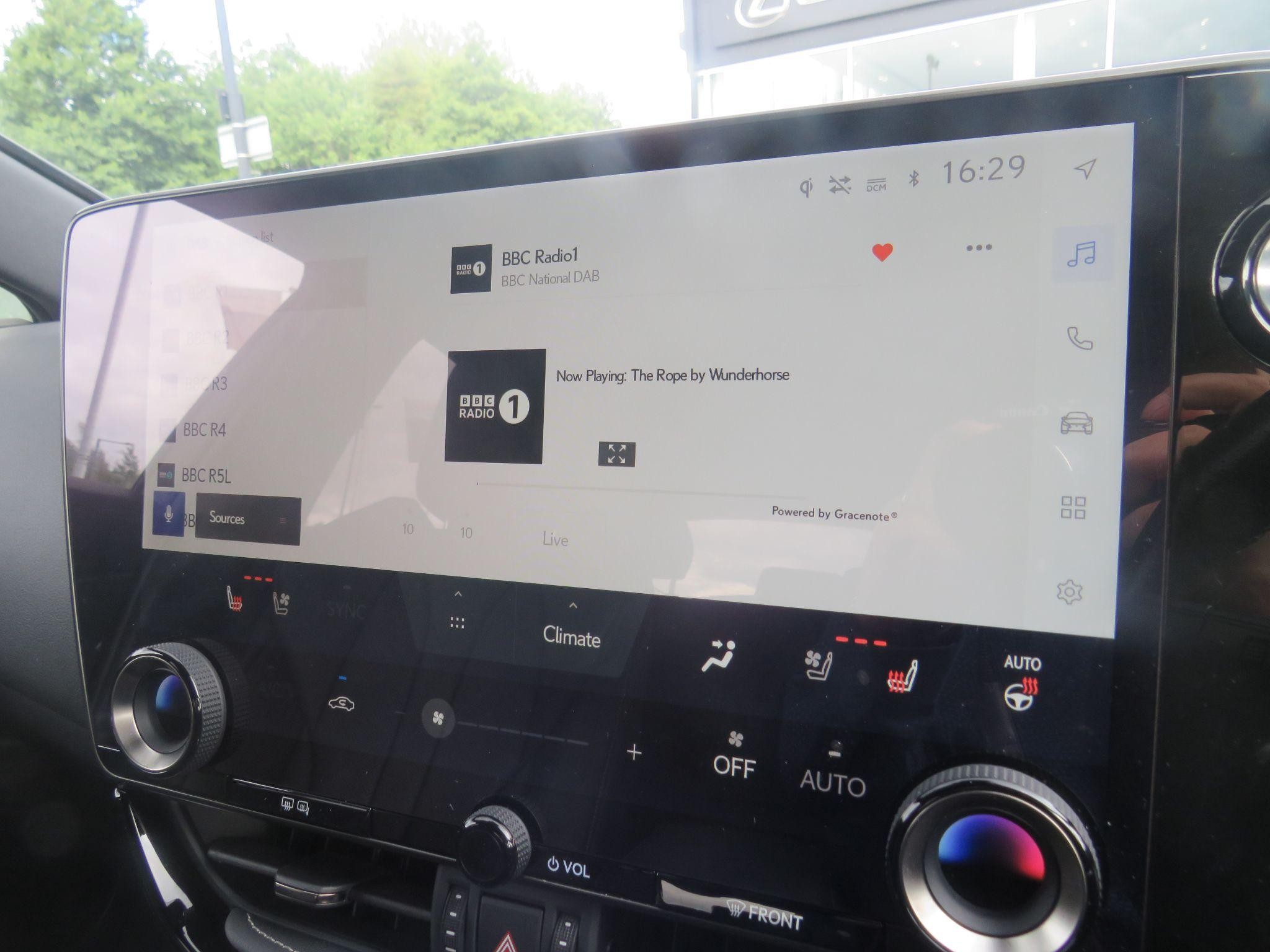 Lexus NX Image 35