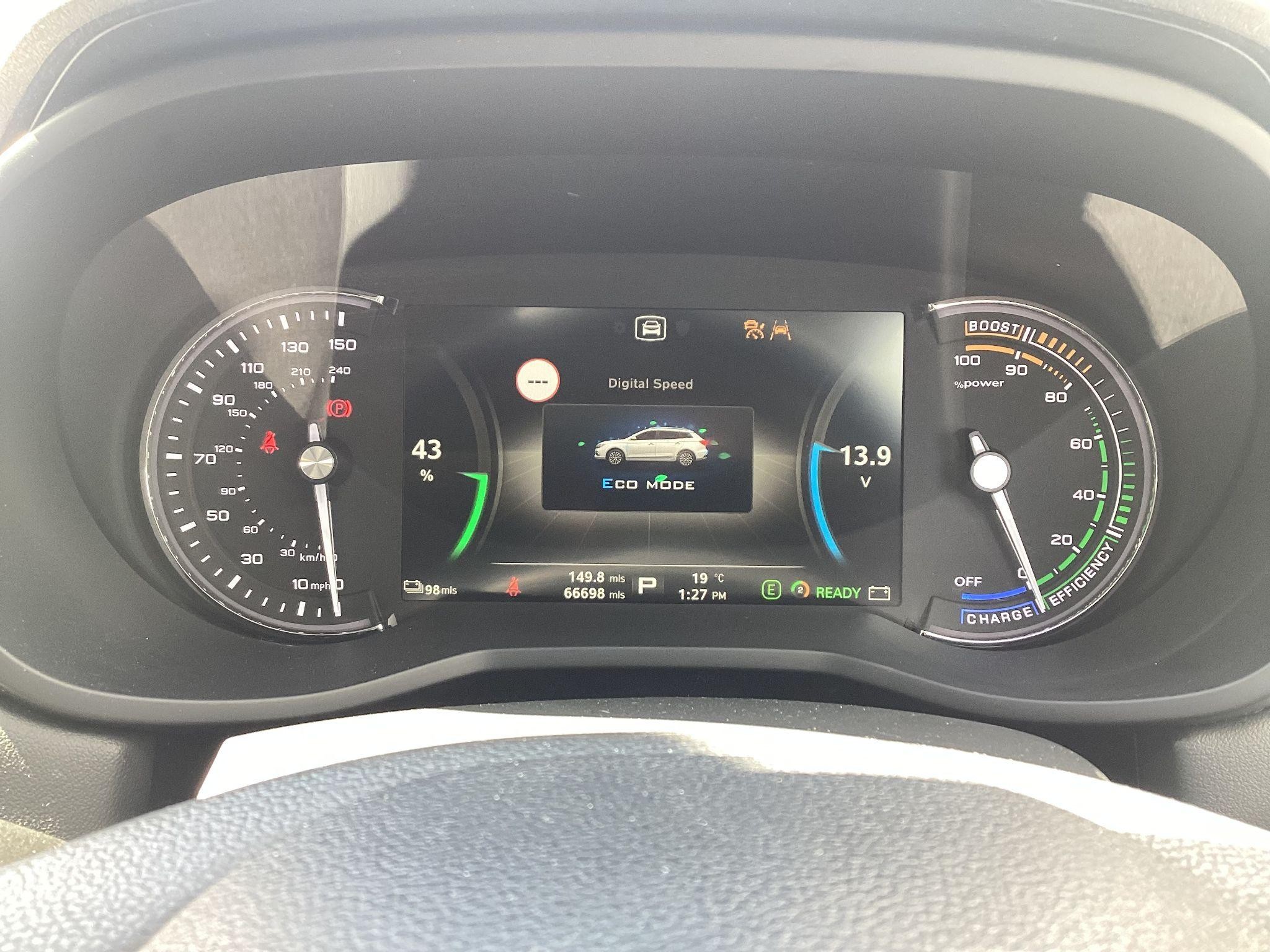 MG5 EV Image 18