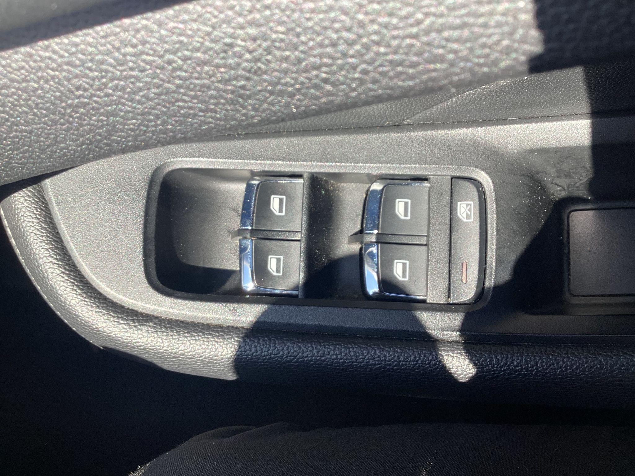 MG5 EV Image 24