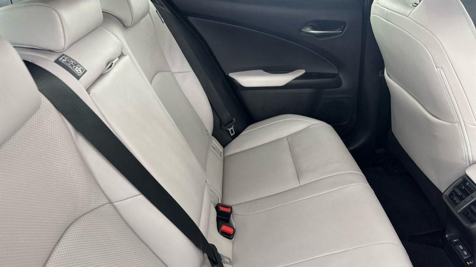 Lexus UX Image 14