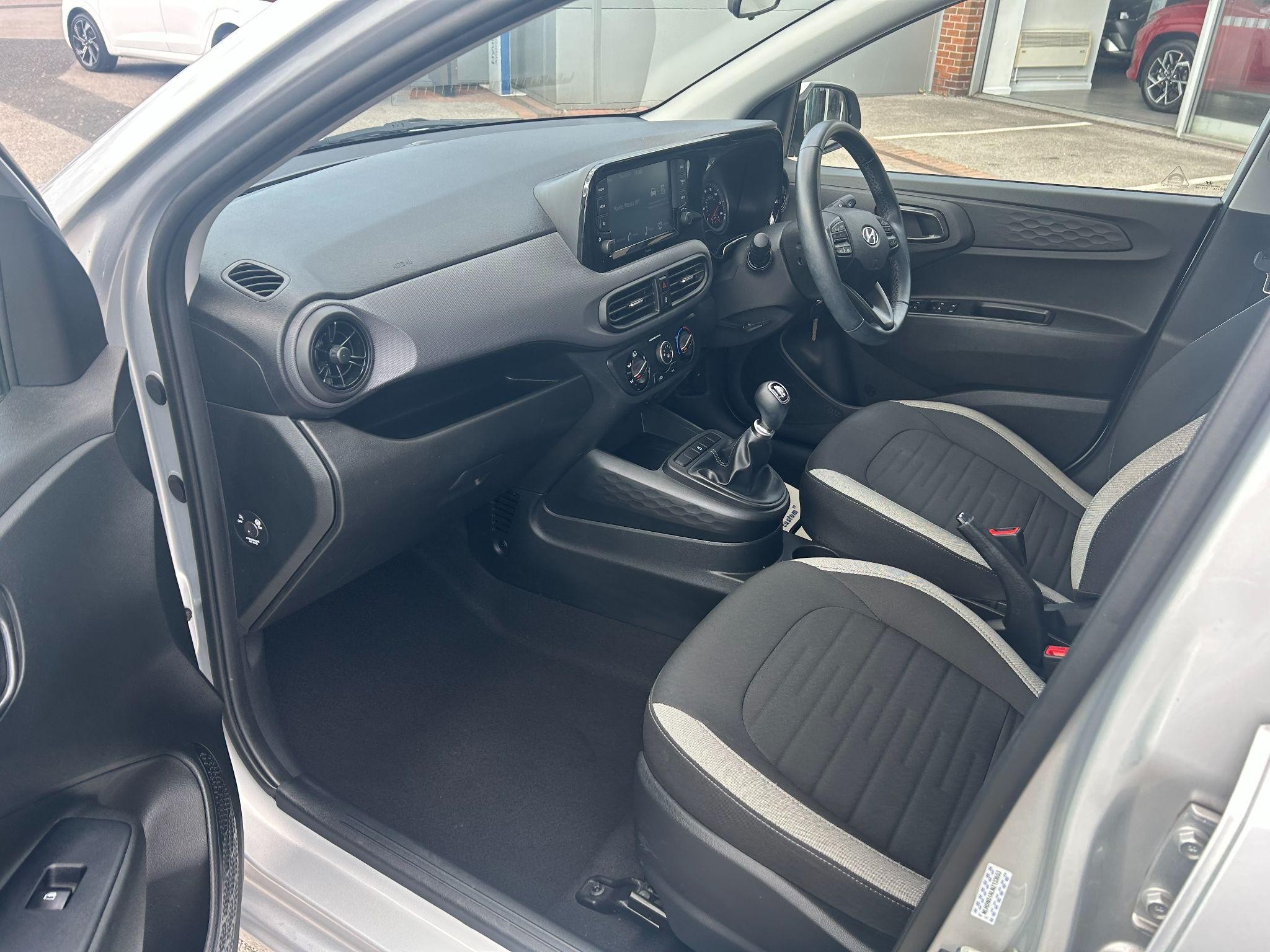 Hyundai i10 Image 12