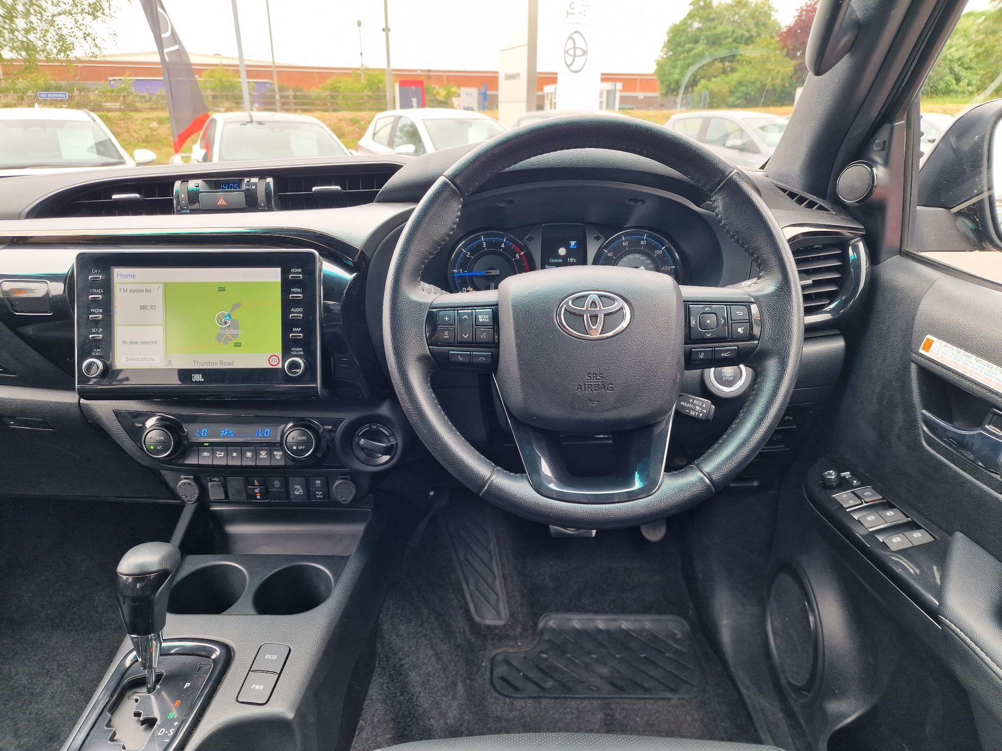 Toyota Hilux Image 8