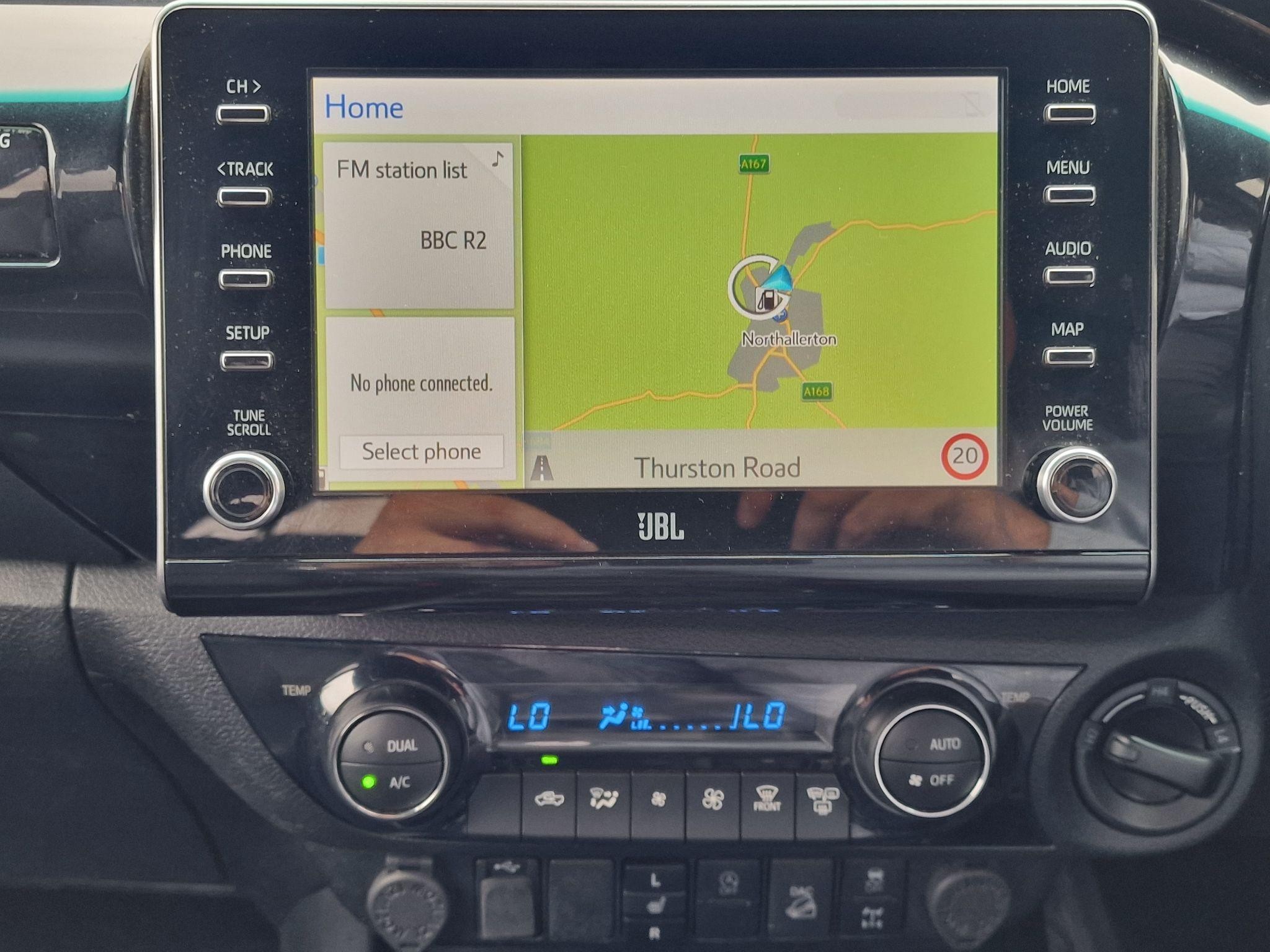 Toyota Hilux Image 9