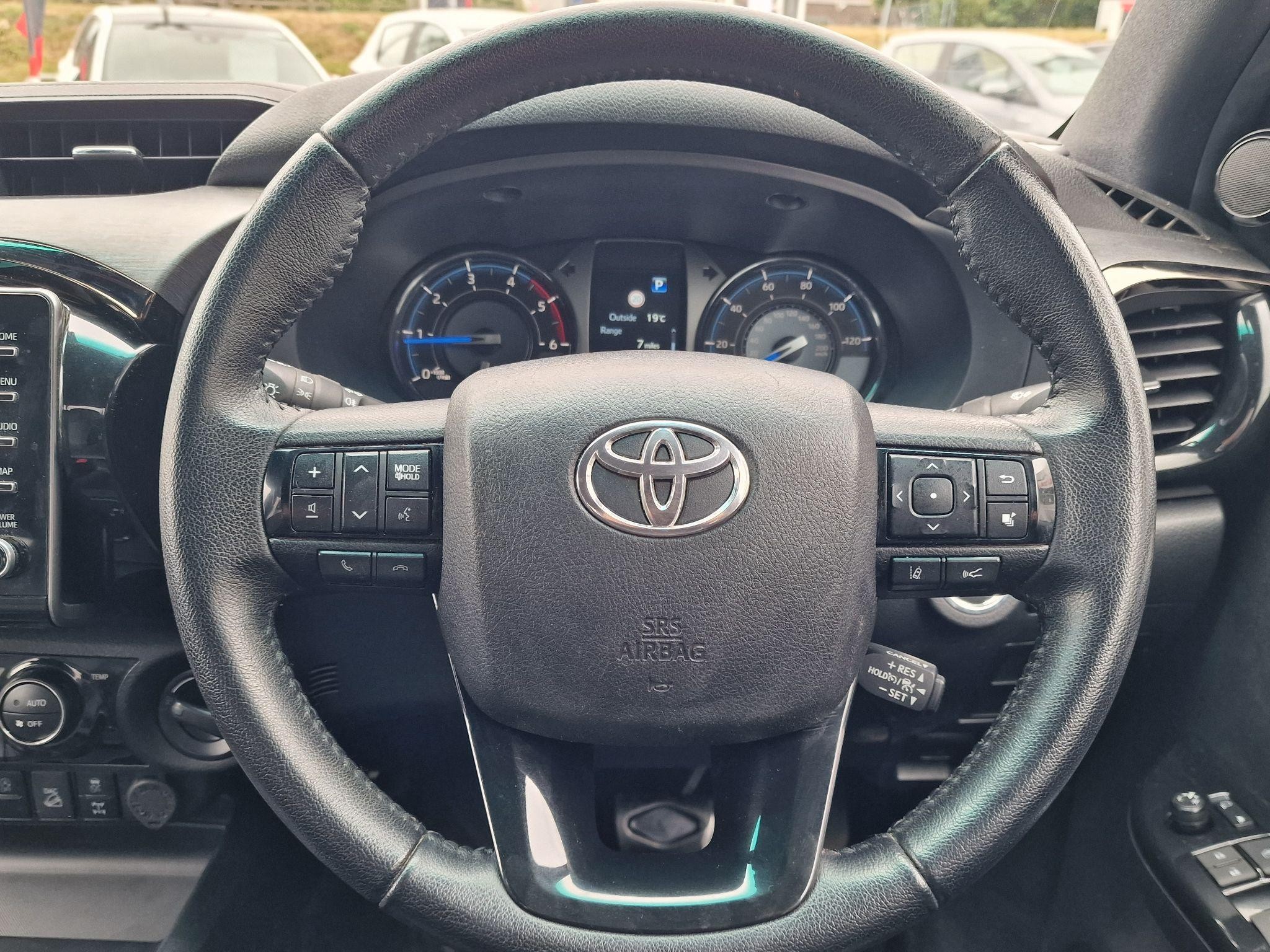 Toyota Hilux Image 10