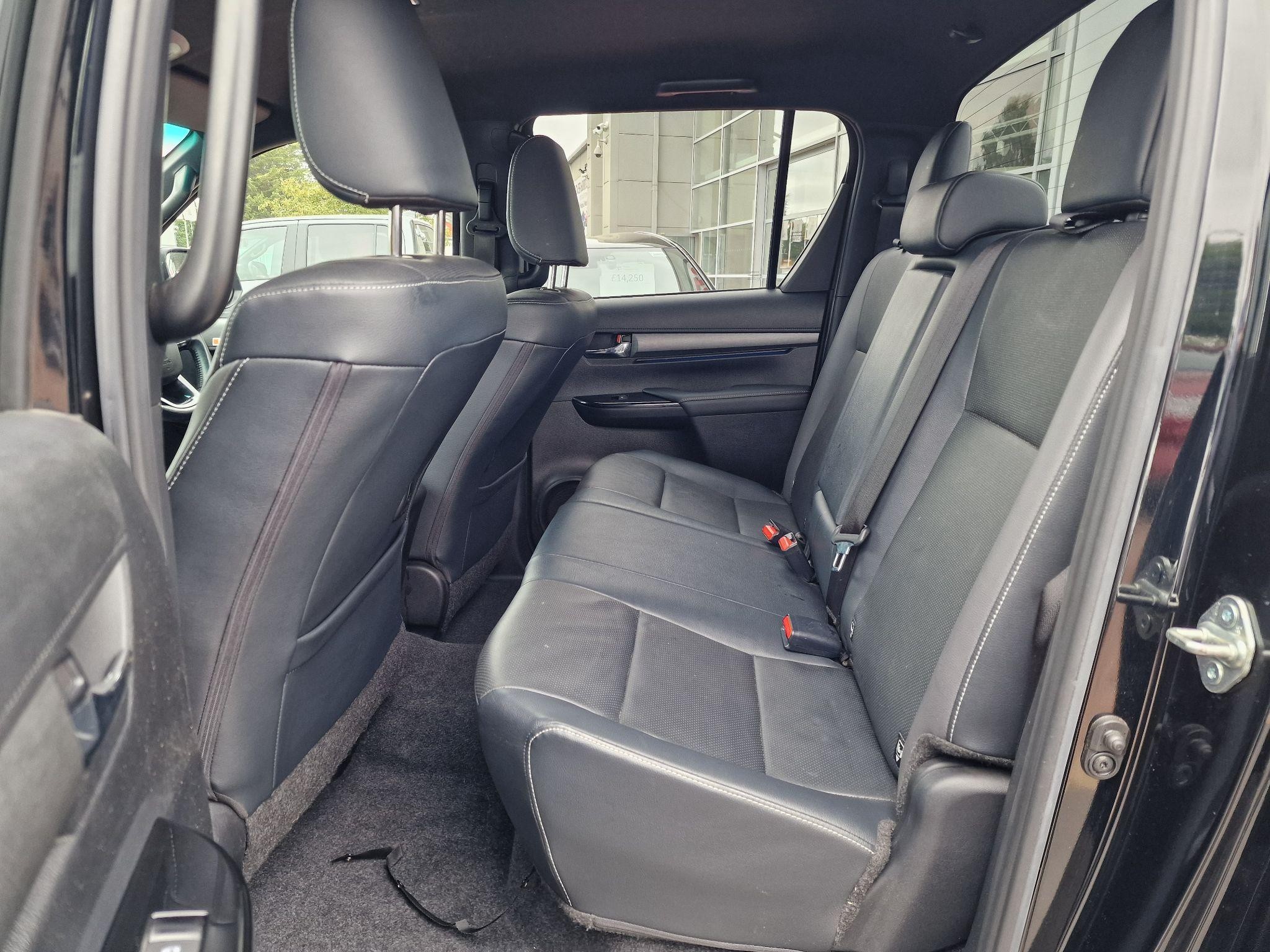 Toyota Hilux Image 14