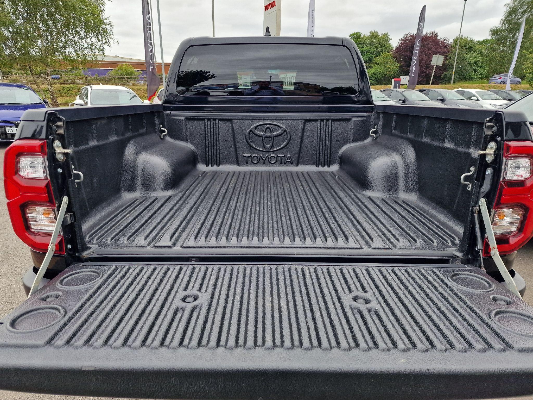 Toyota Hilux Image 16