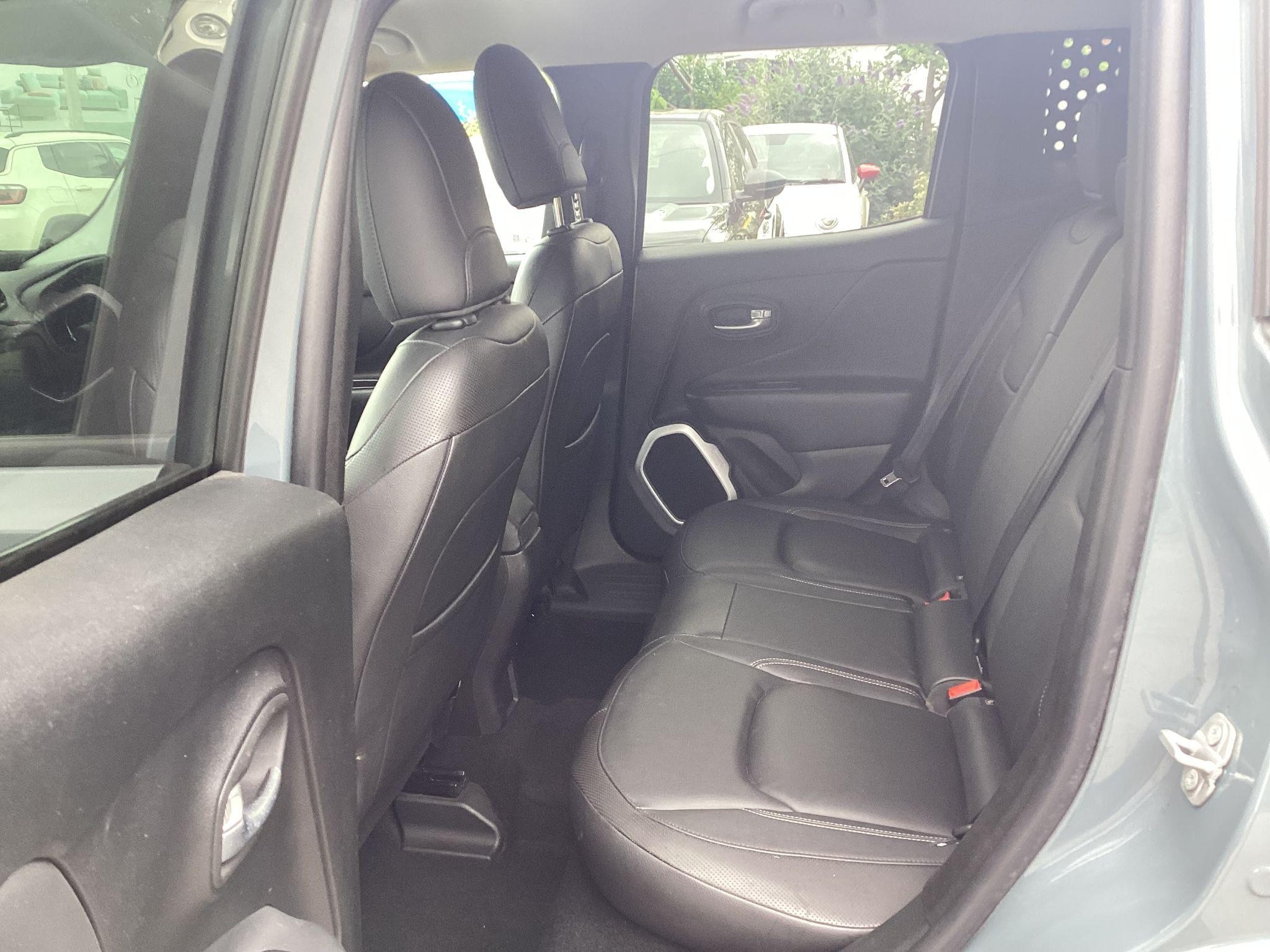 Jeep Renegade Image 13