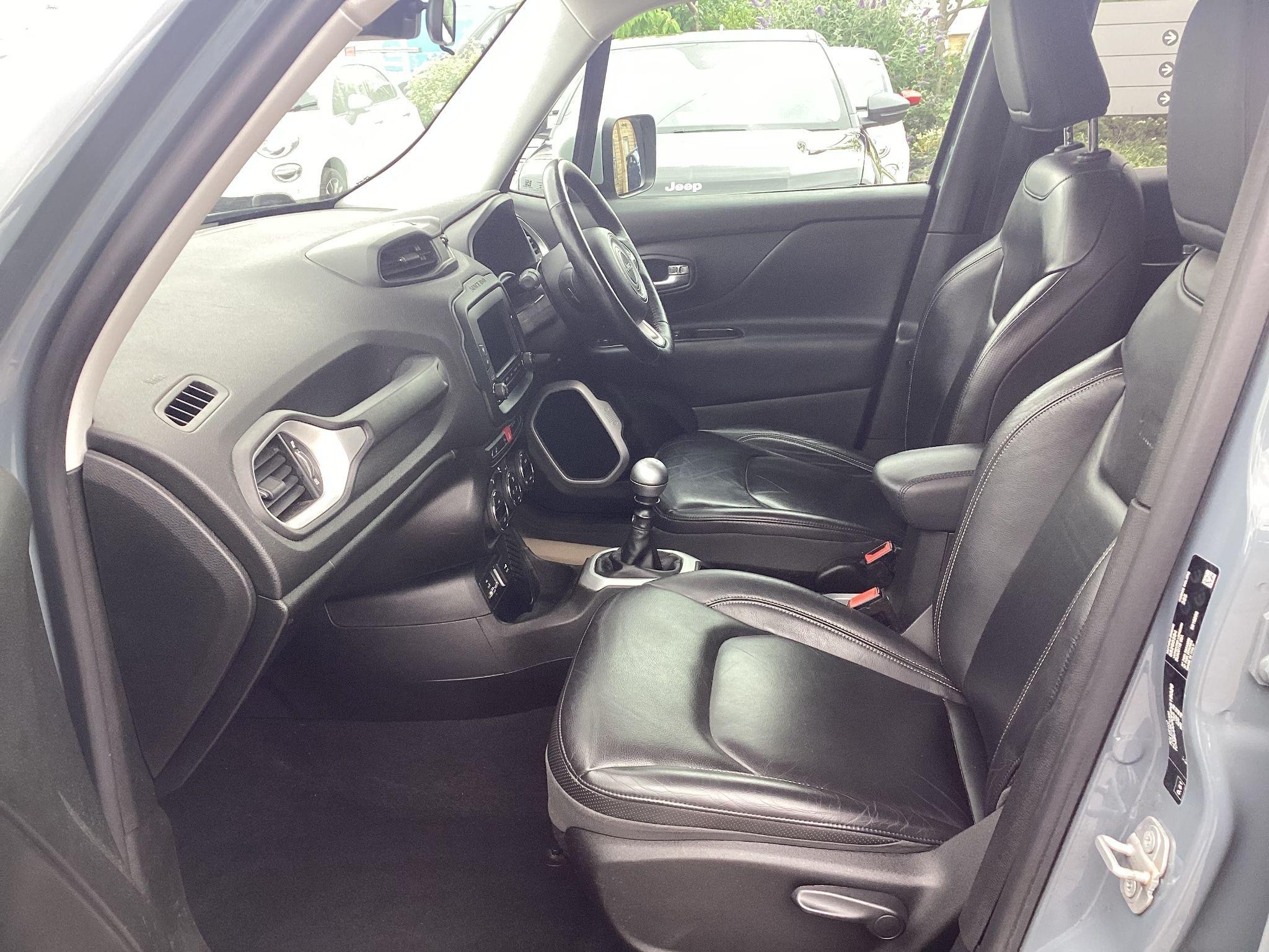 Jeep Renegade Image 14