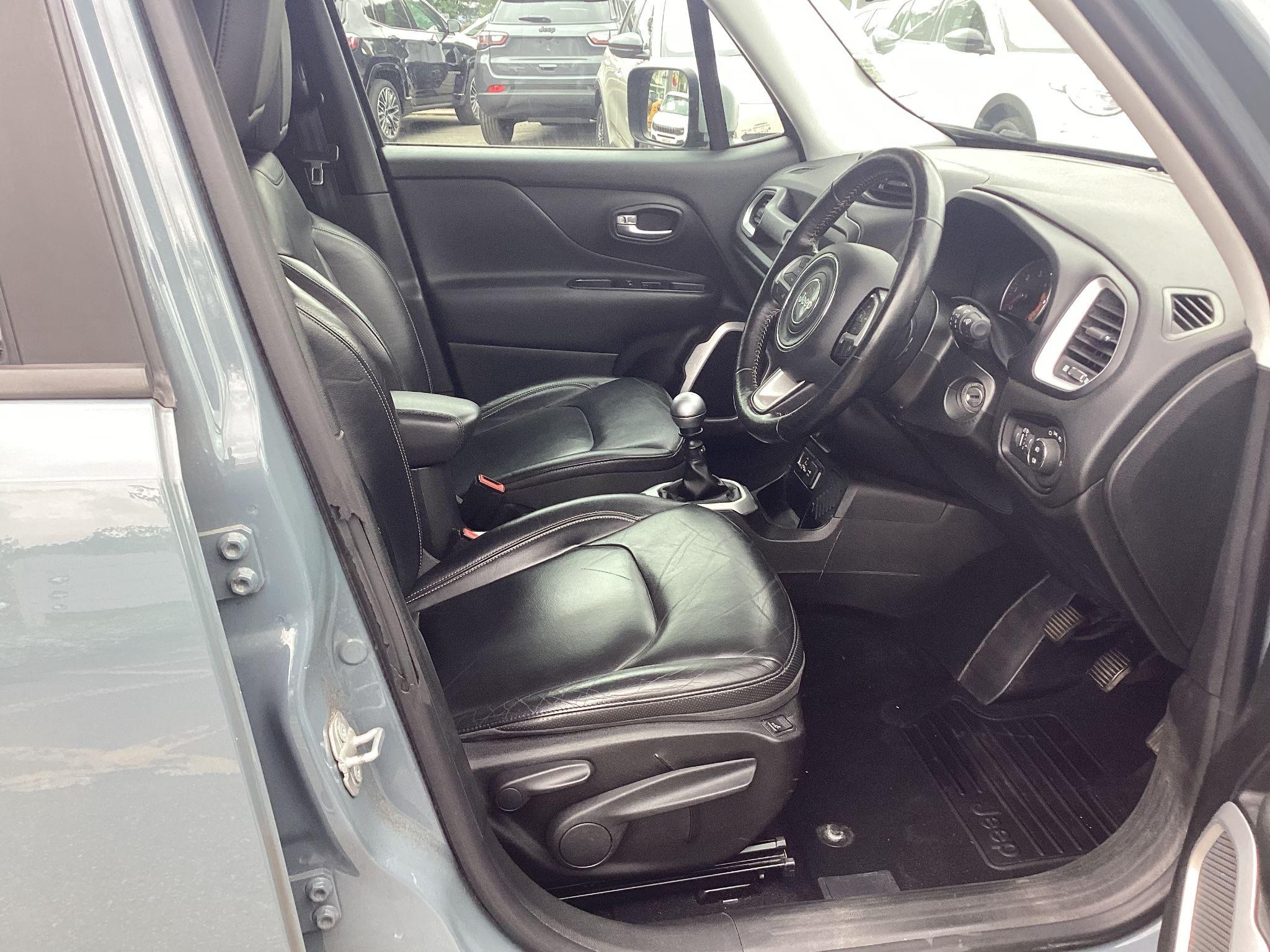 Jeep Renegade Image 16