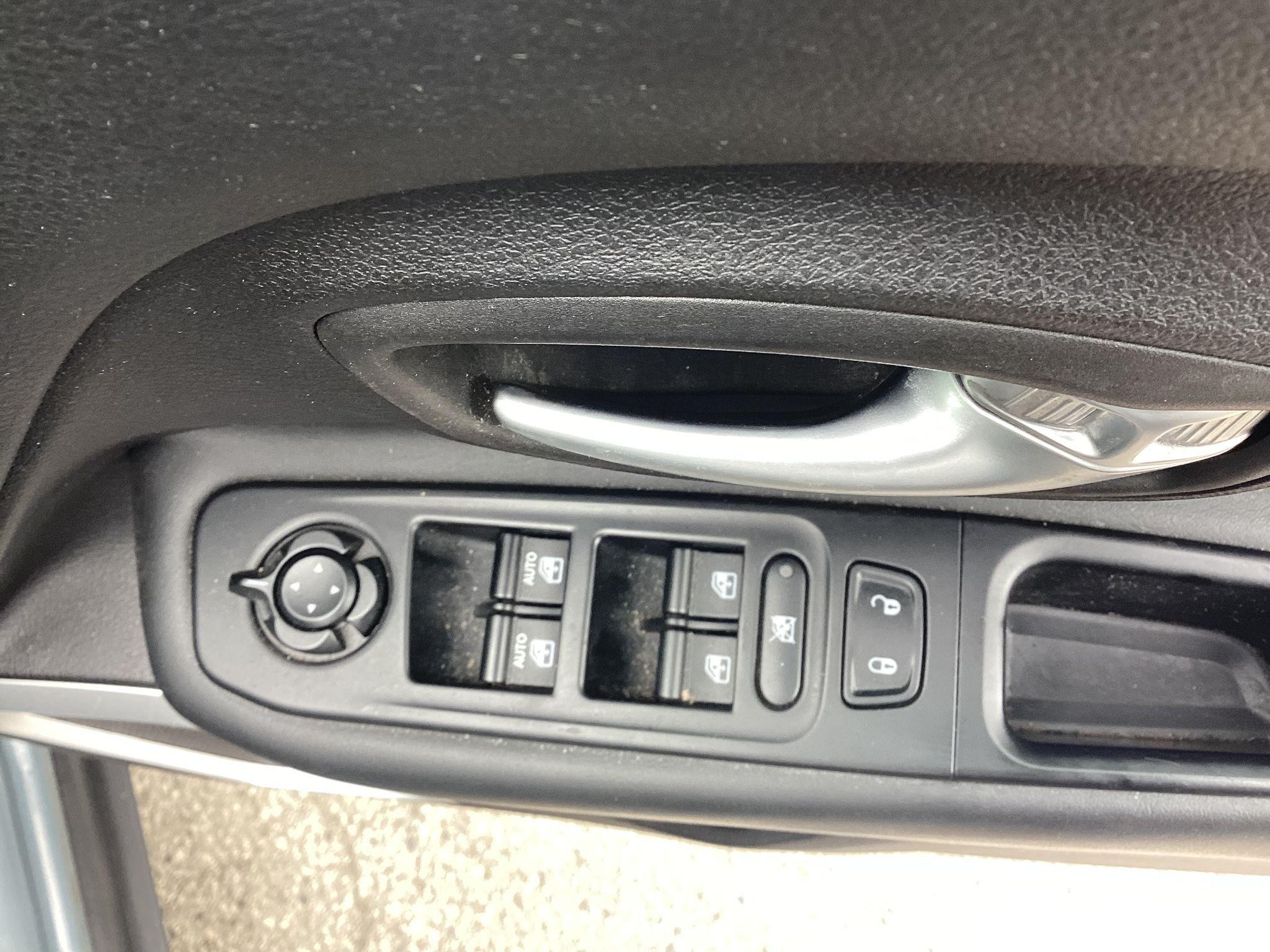 Jeep Renegade Image 18
