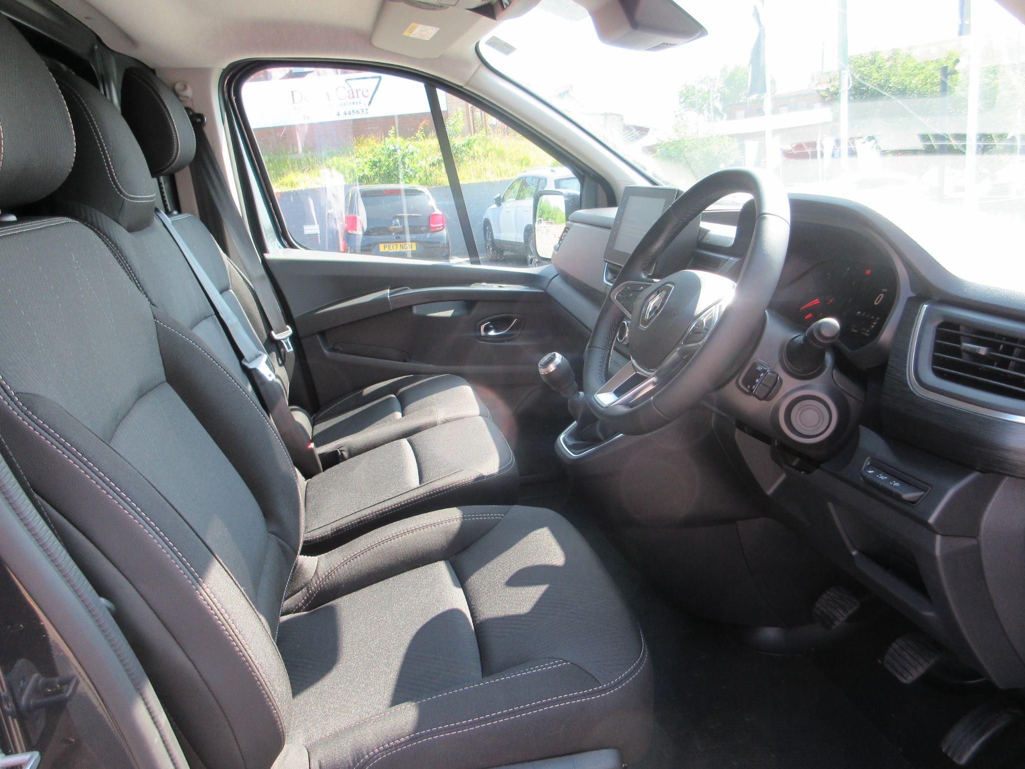 Renault Trafic Image 11