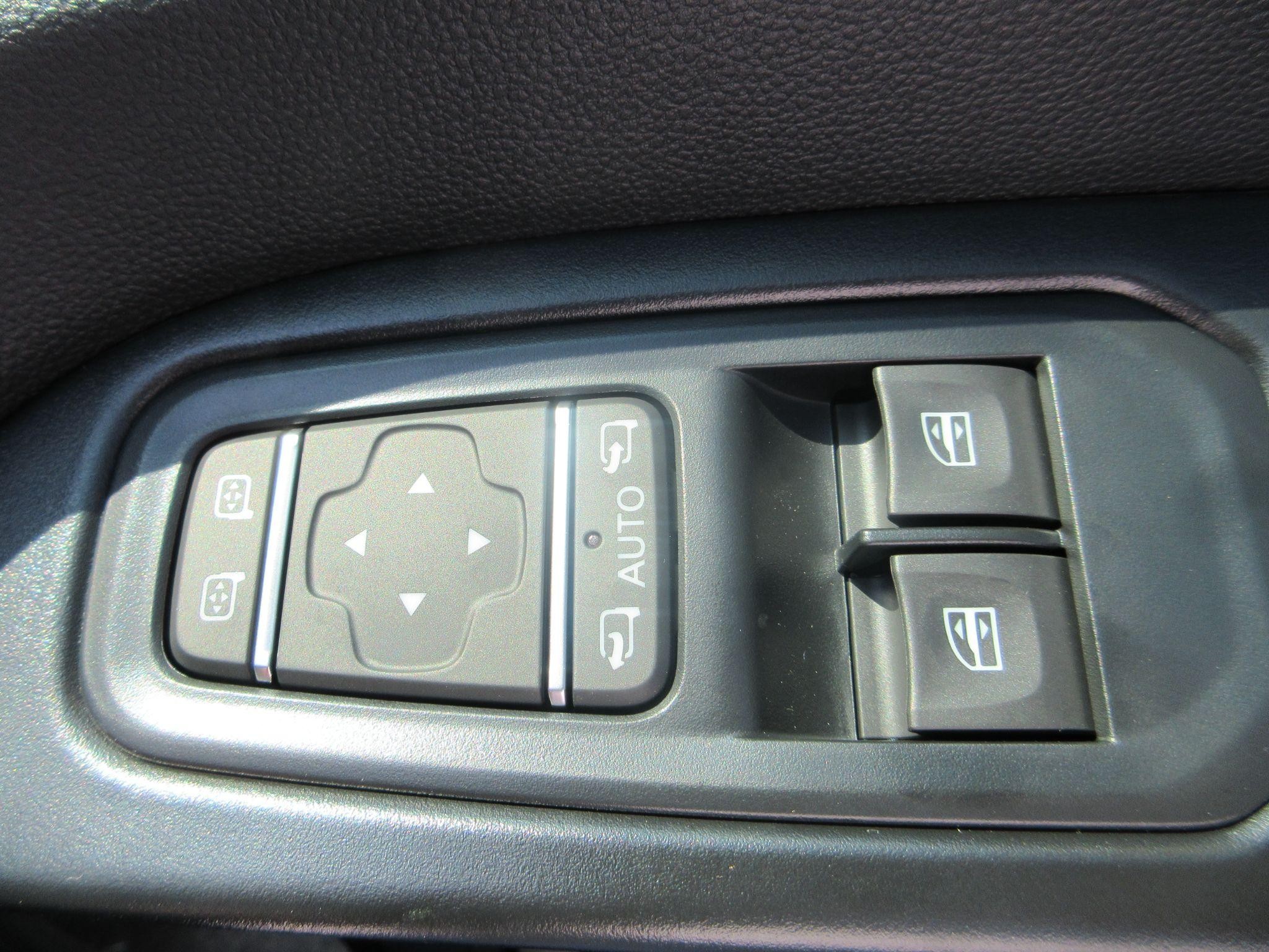Renault Trafic Image 12