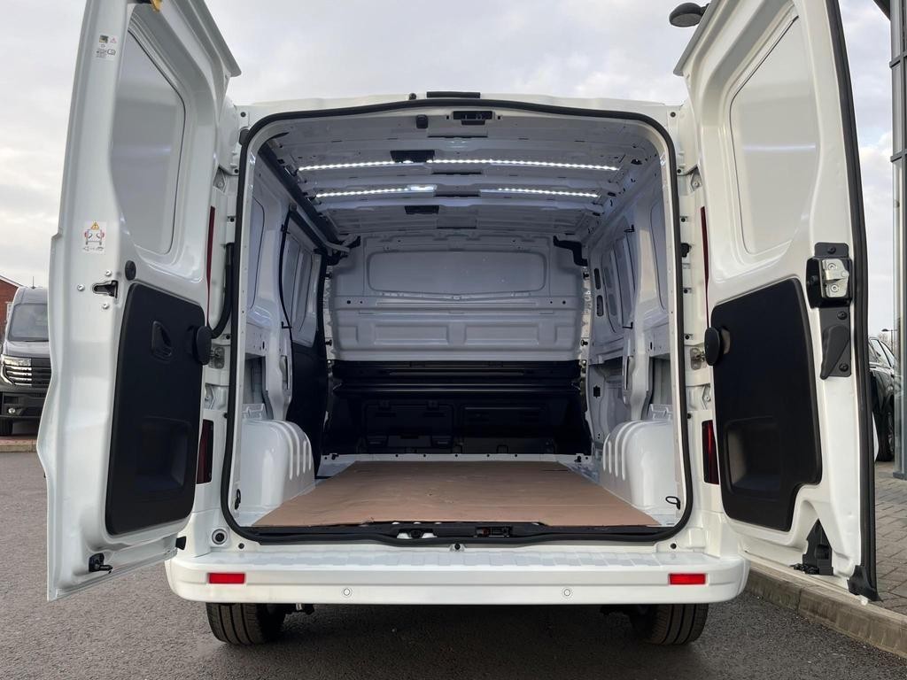Nissan Primastar Image 18