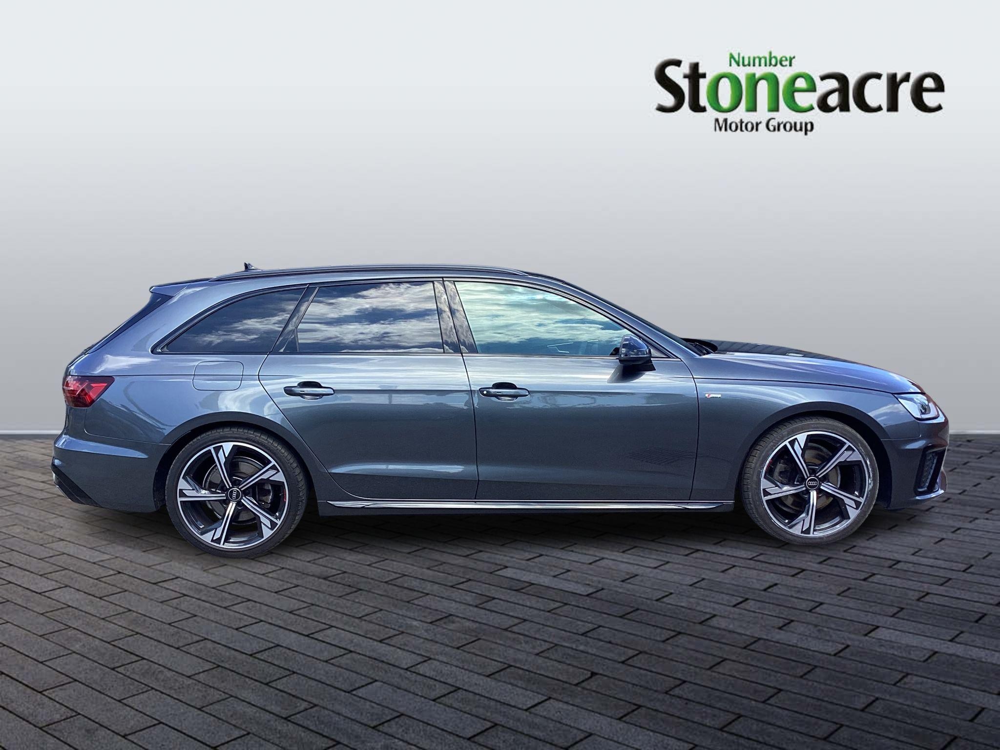 Audi A4 Avant Image 2
