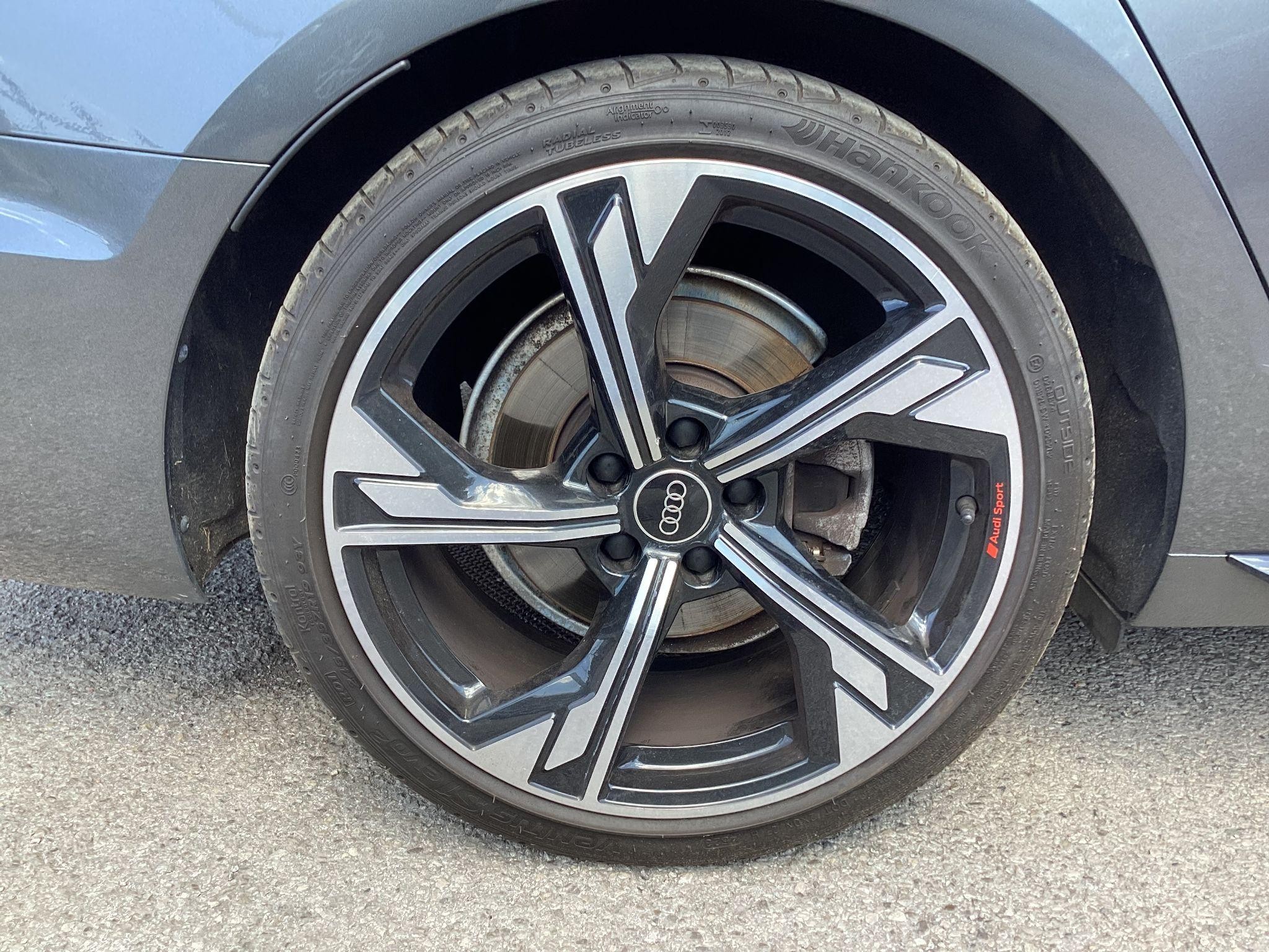 Audi A4 Avant Image 17