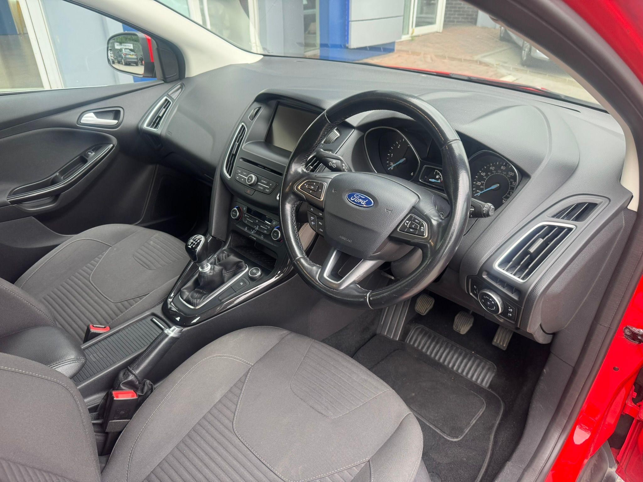 Ford Focus Image 9