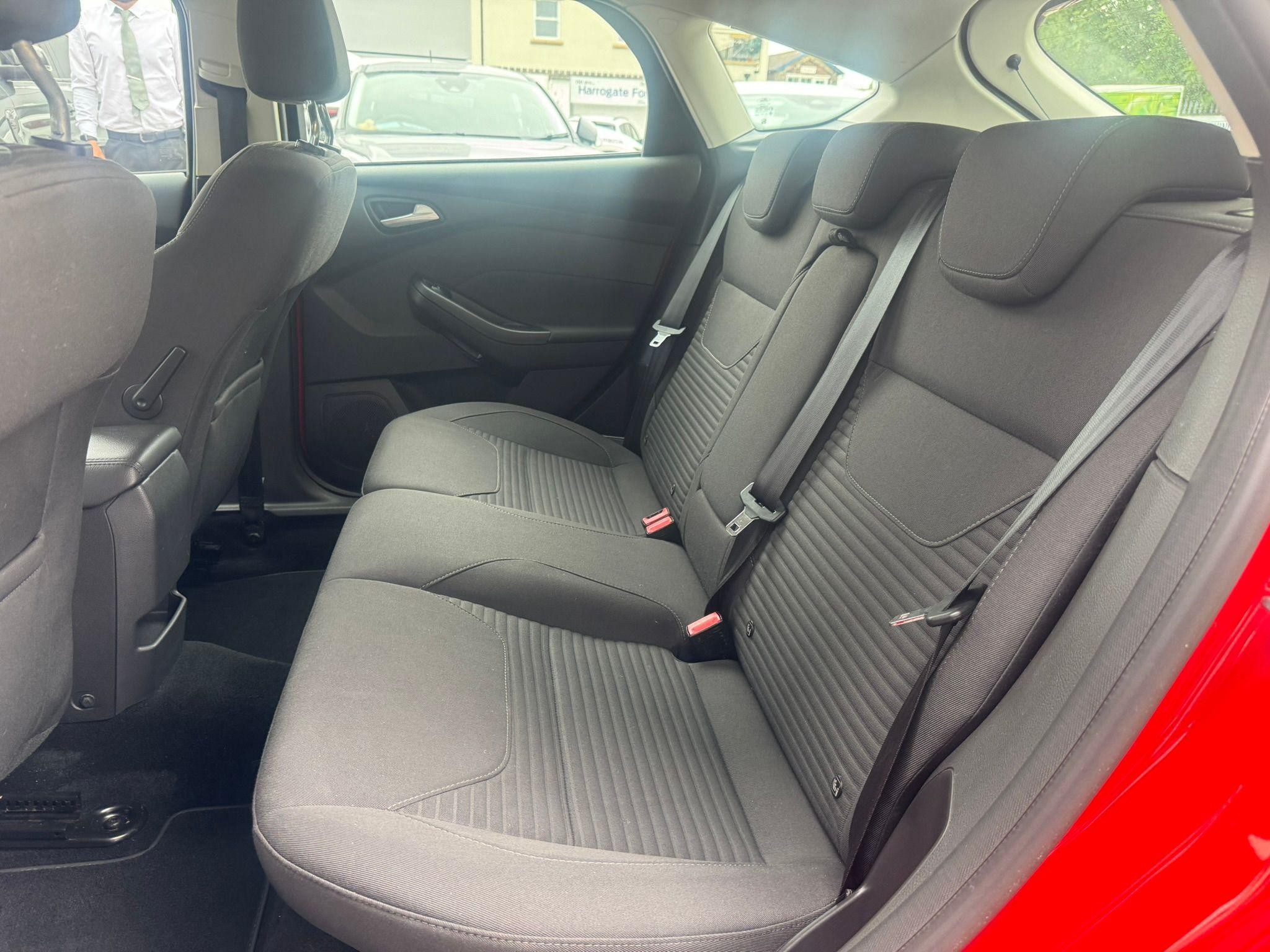 Ford Focus Image 11