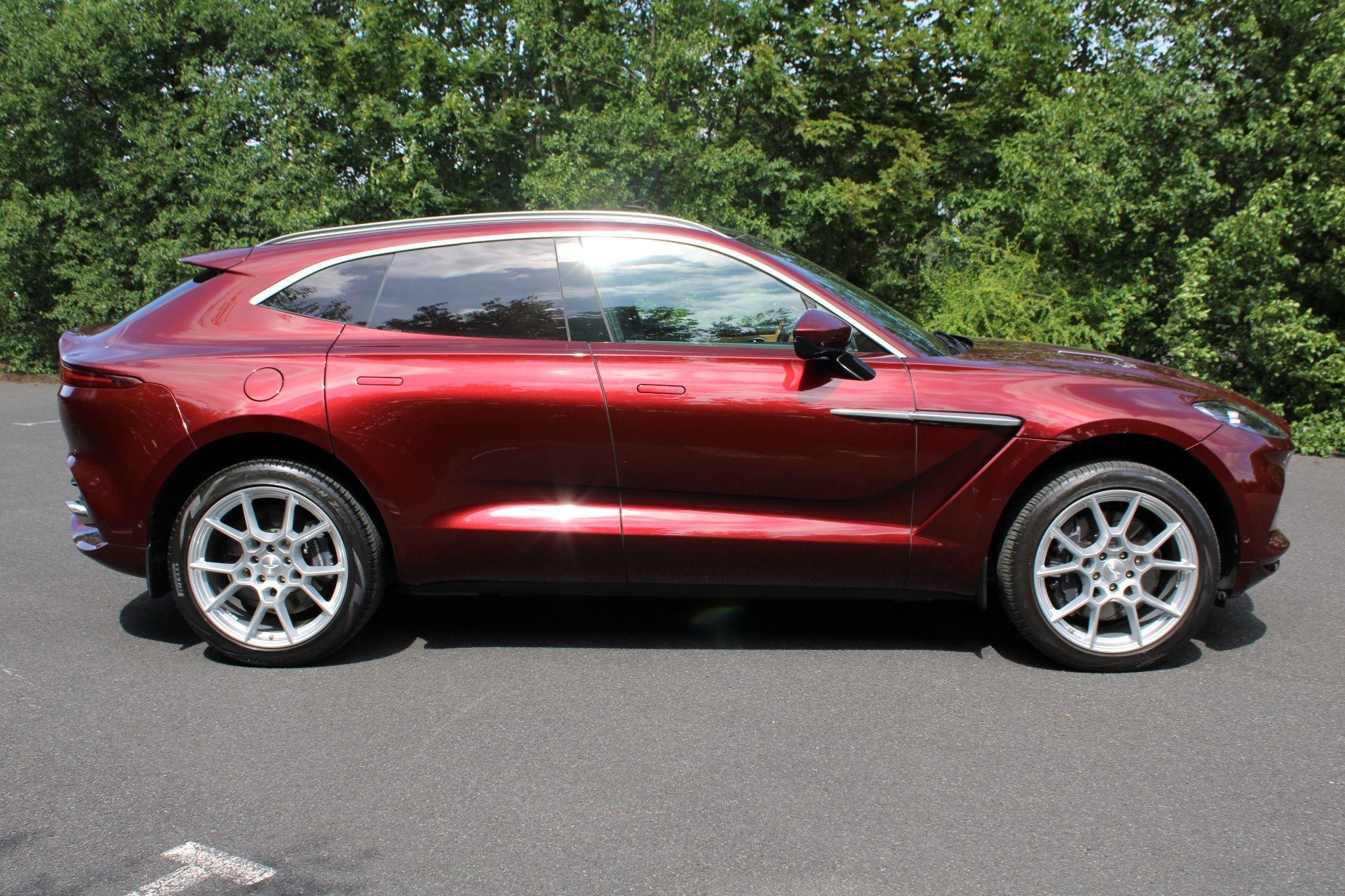 Aston Martin DBX Image 2