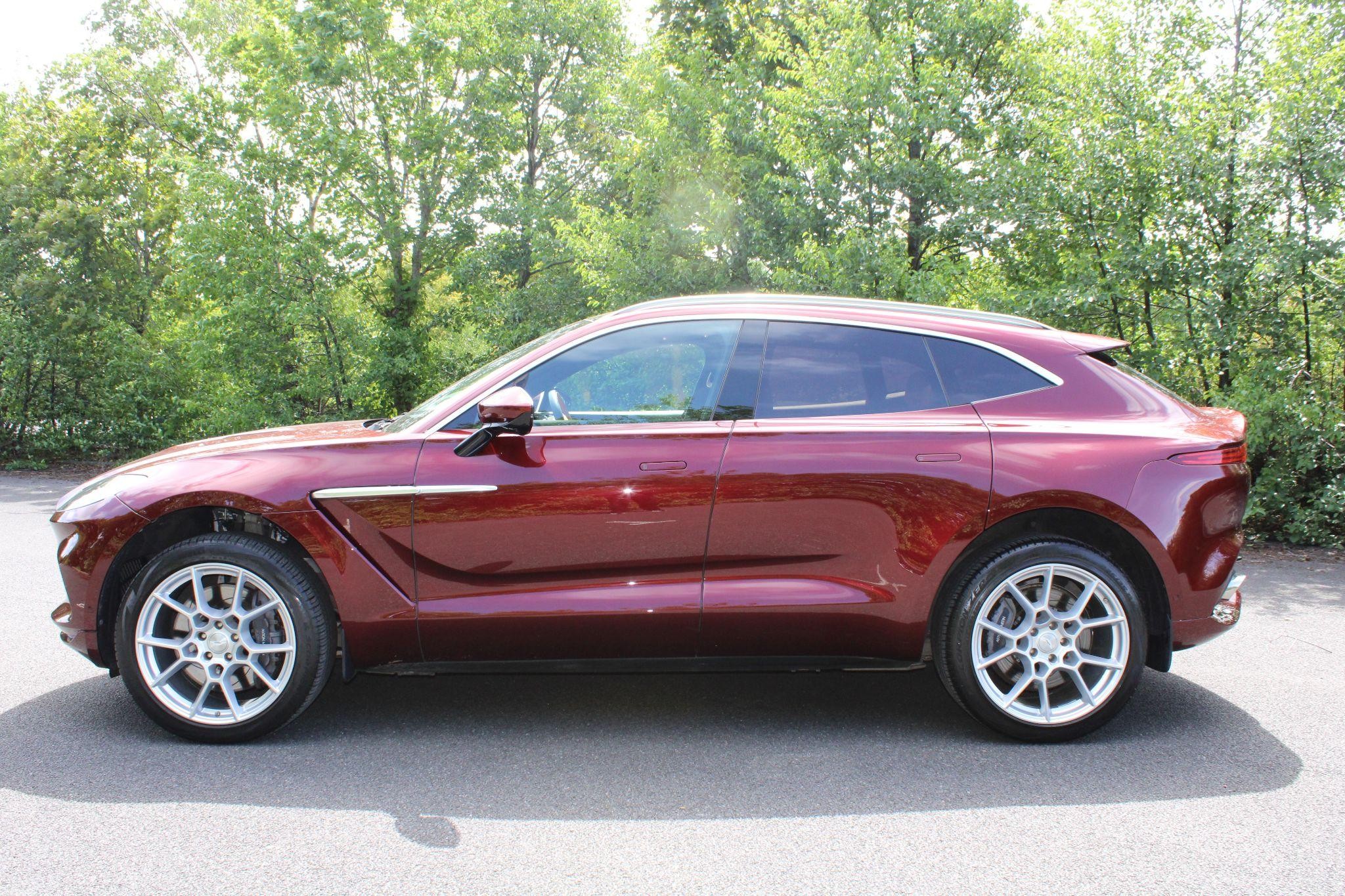 Aston Martin DBX Image 5