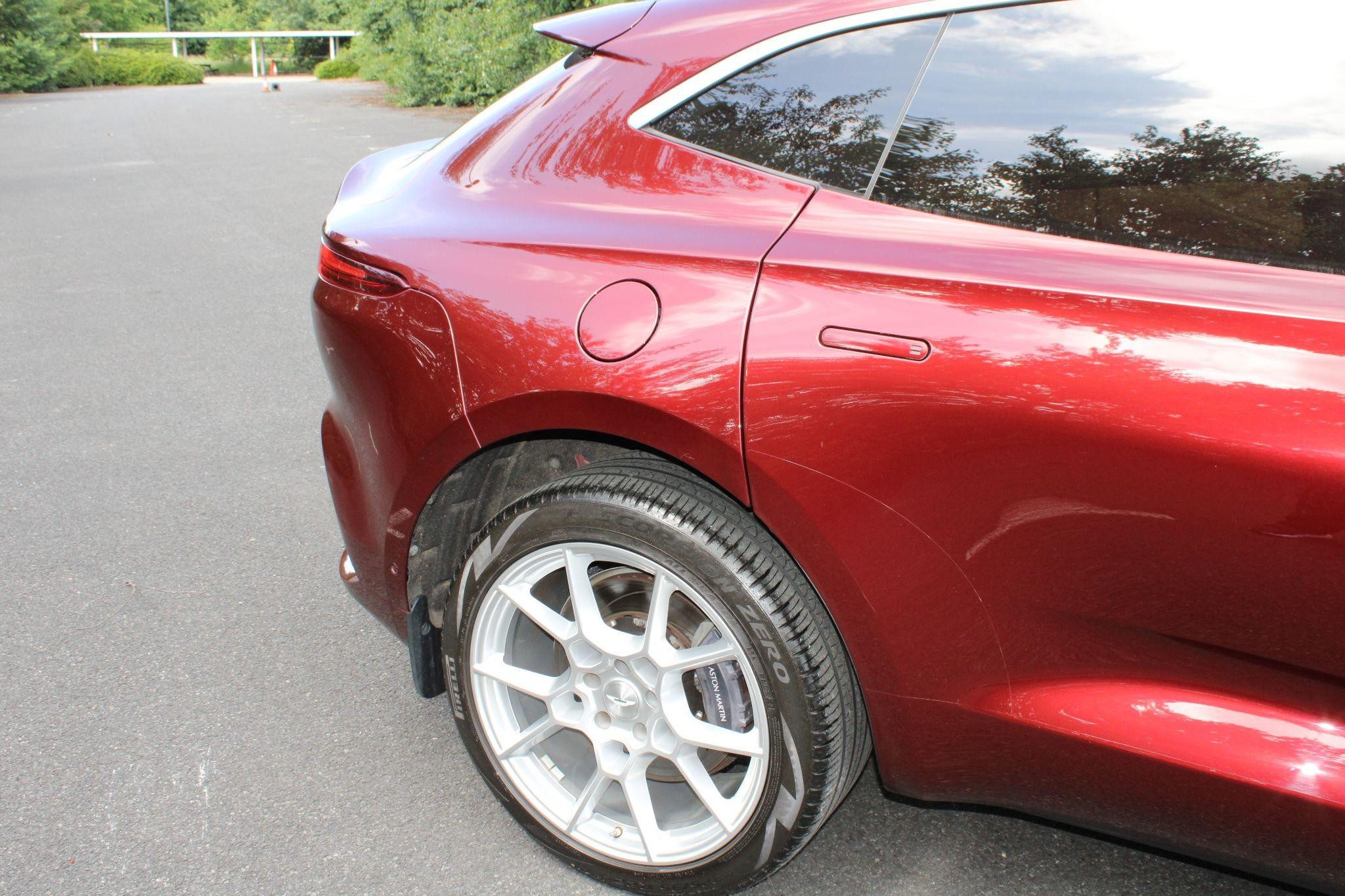 Aston Martin DBX Image 9