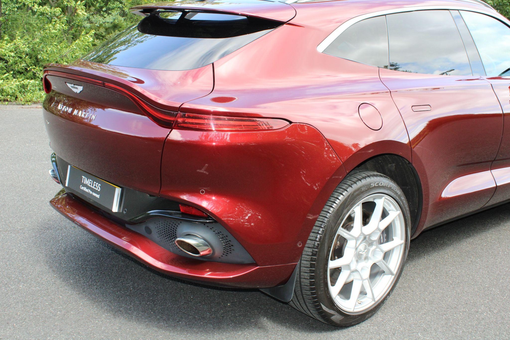 Aston Martin DBX Image 10