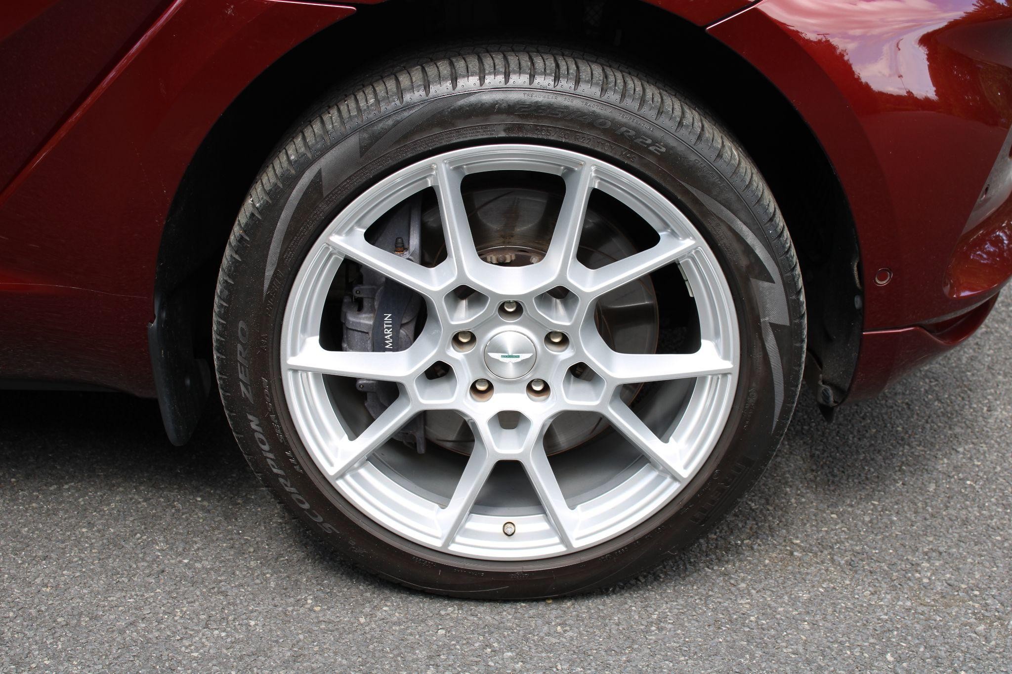 Aston Martin DBX Image 12