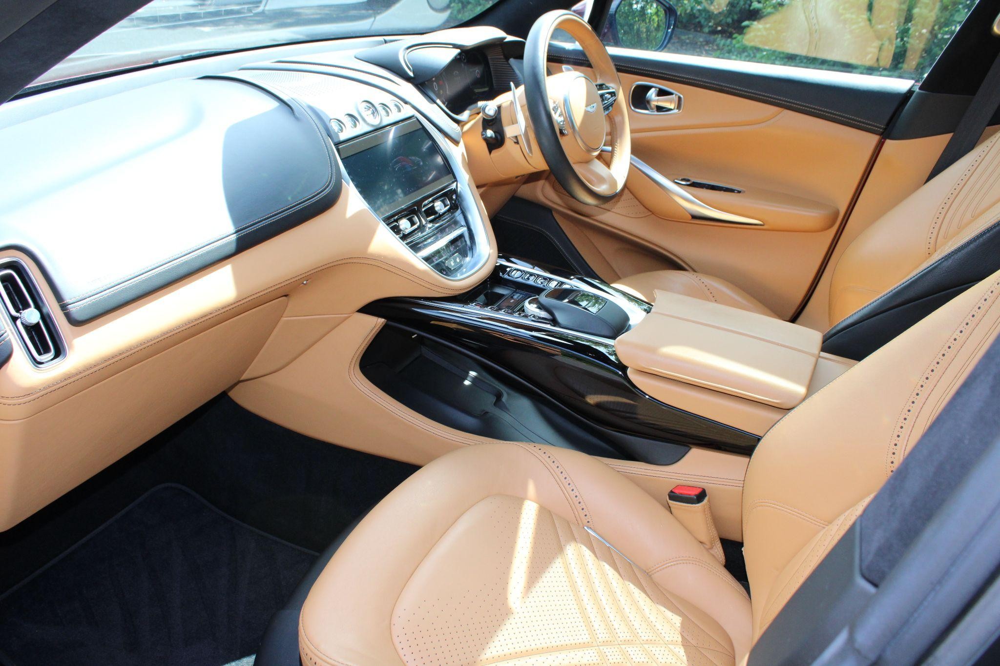 Aston Martin DBX Image 17