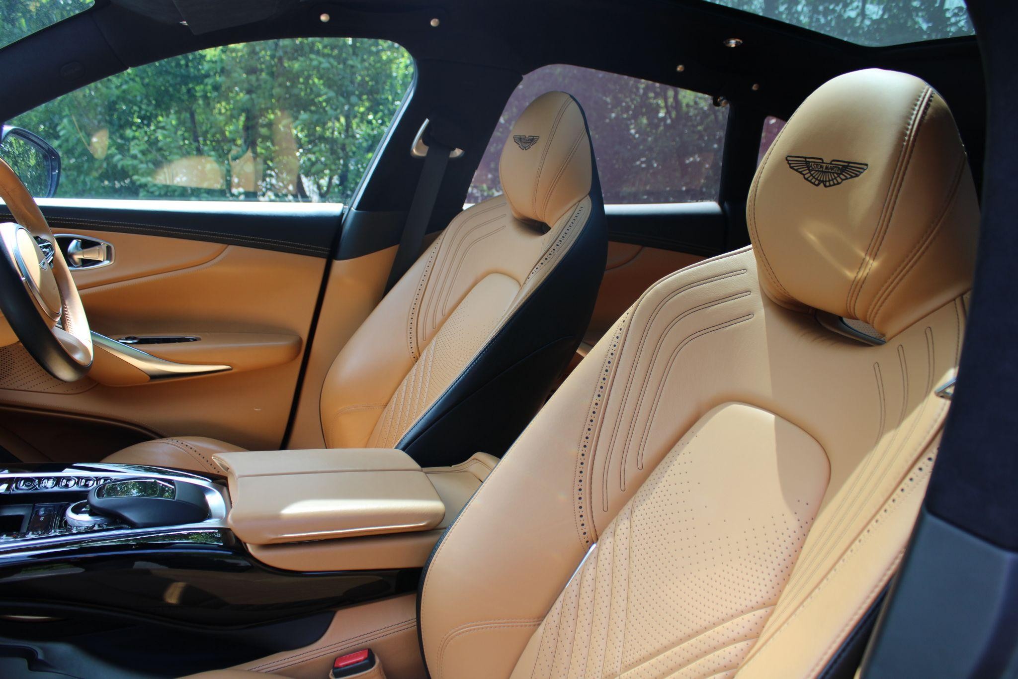 Aston Martin DBX Image 18