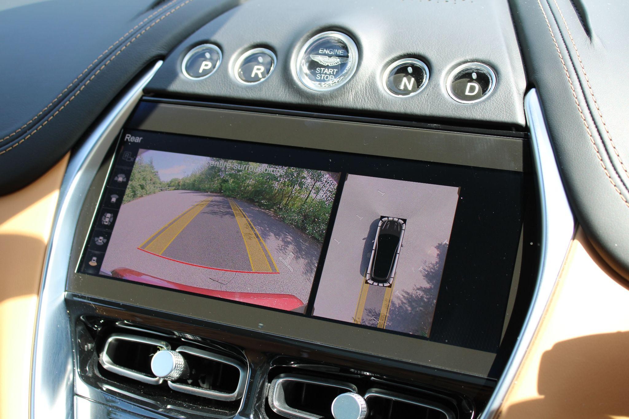 Aston Martin DBX Image 24