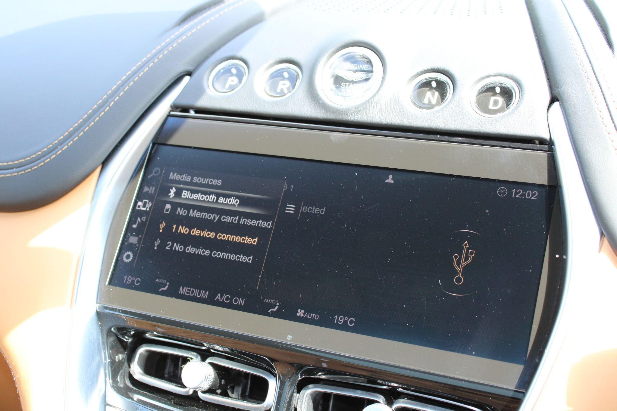 Aston Martin DBX Image 25