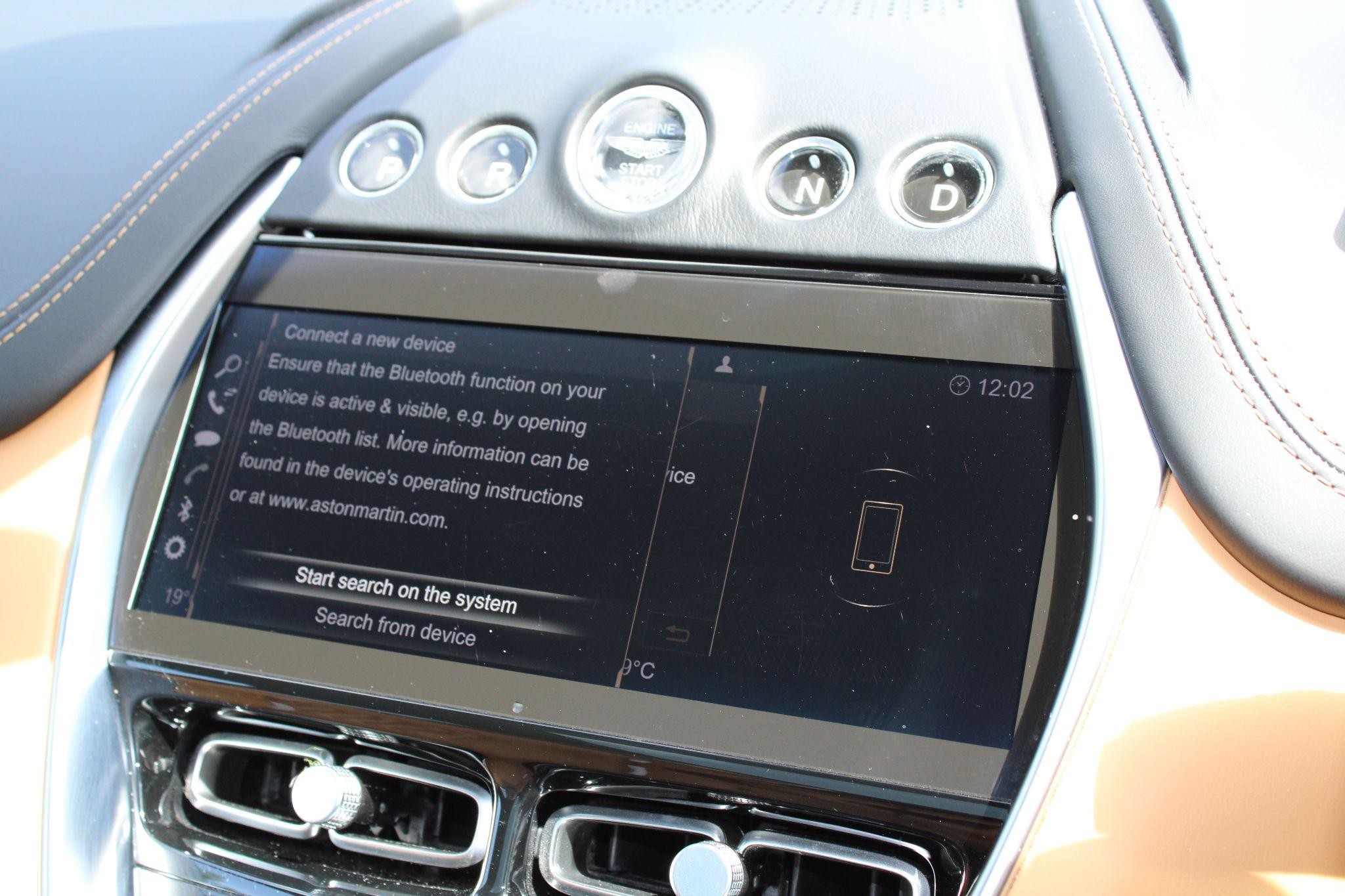 Aston Martin DBX Image 26