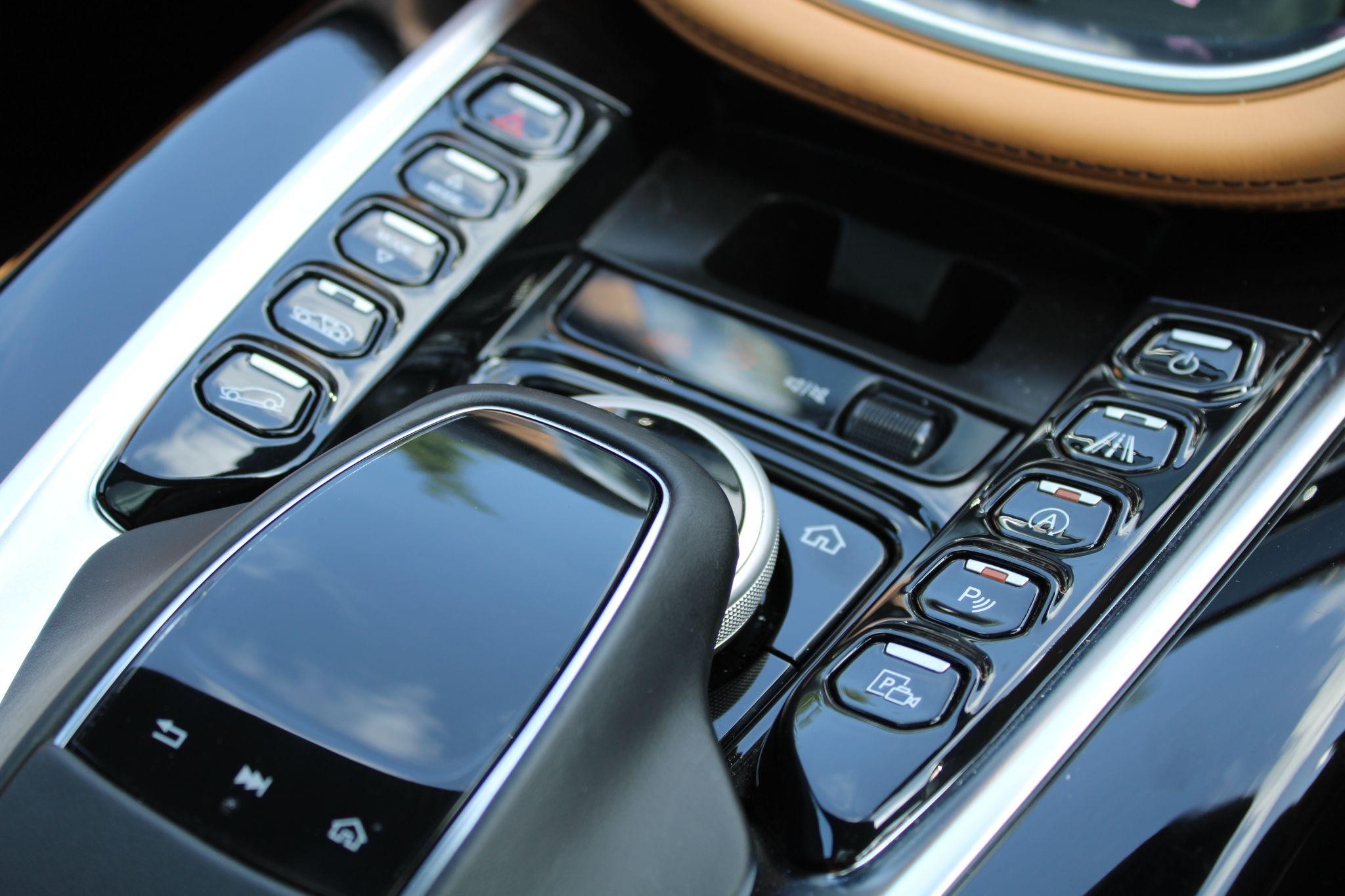 Aston Martin DBX Image 27