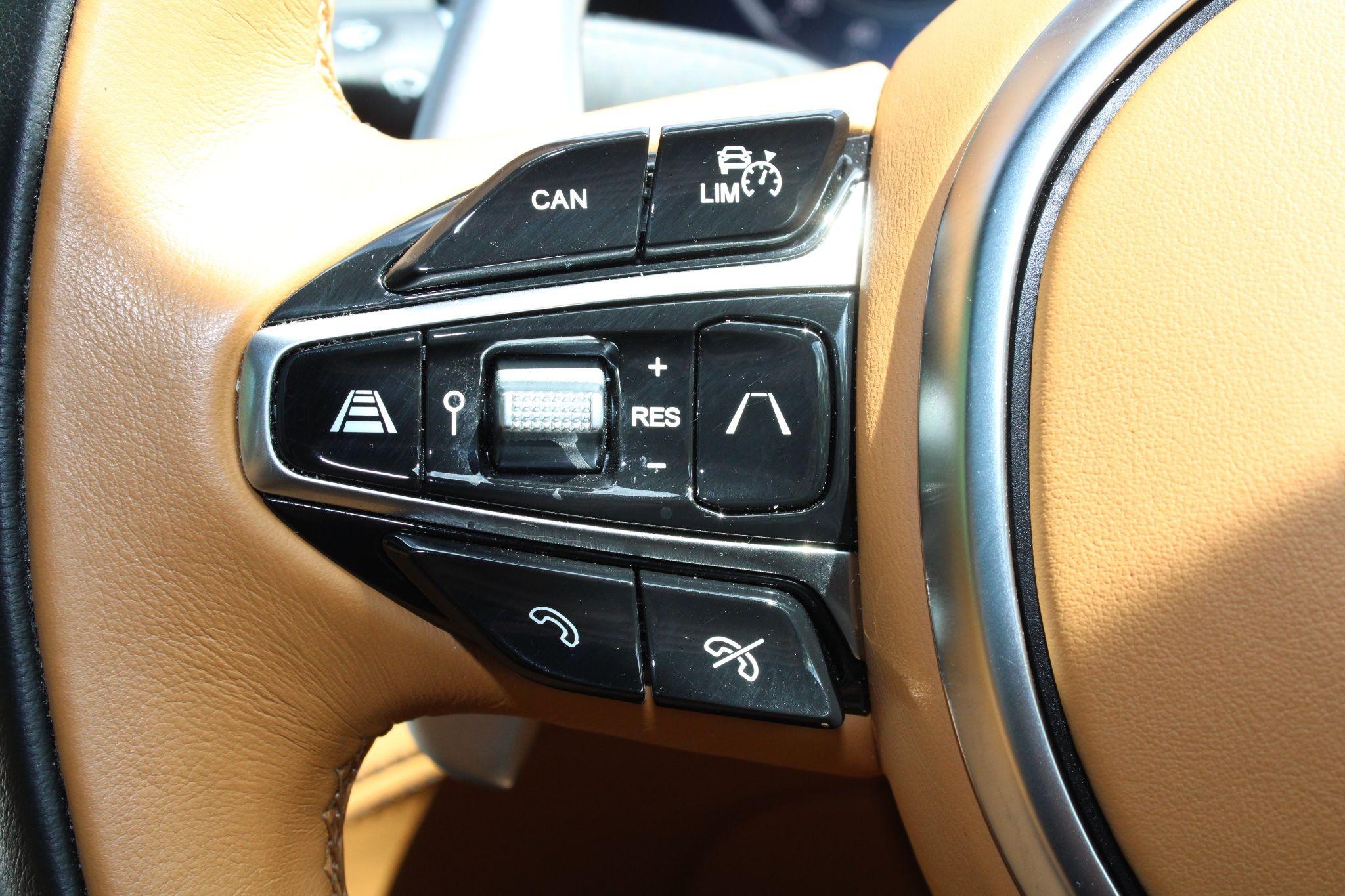 Aston Martin DBX Image 28