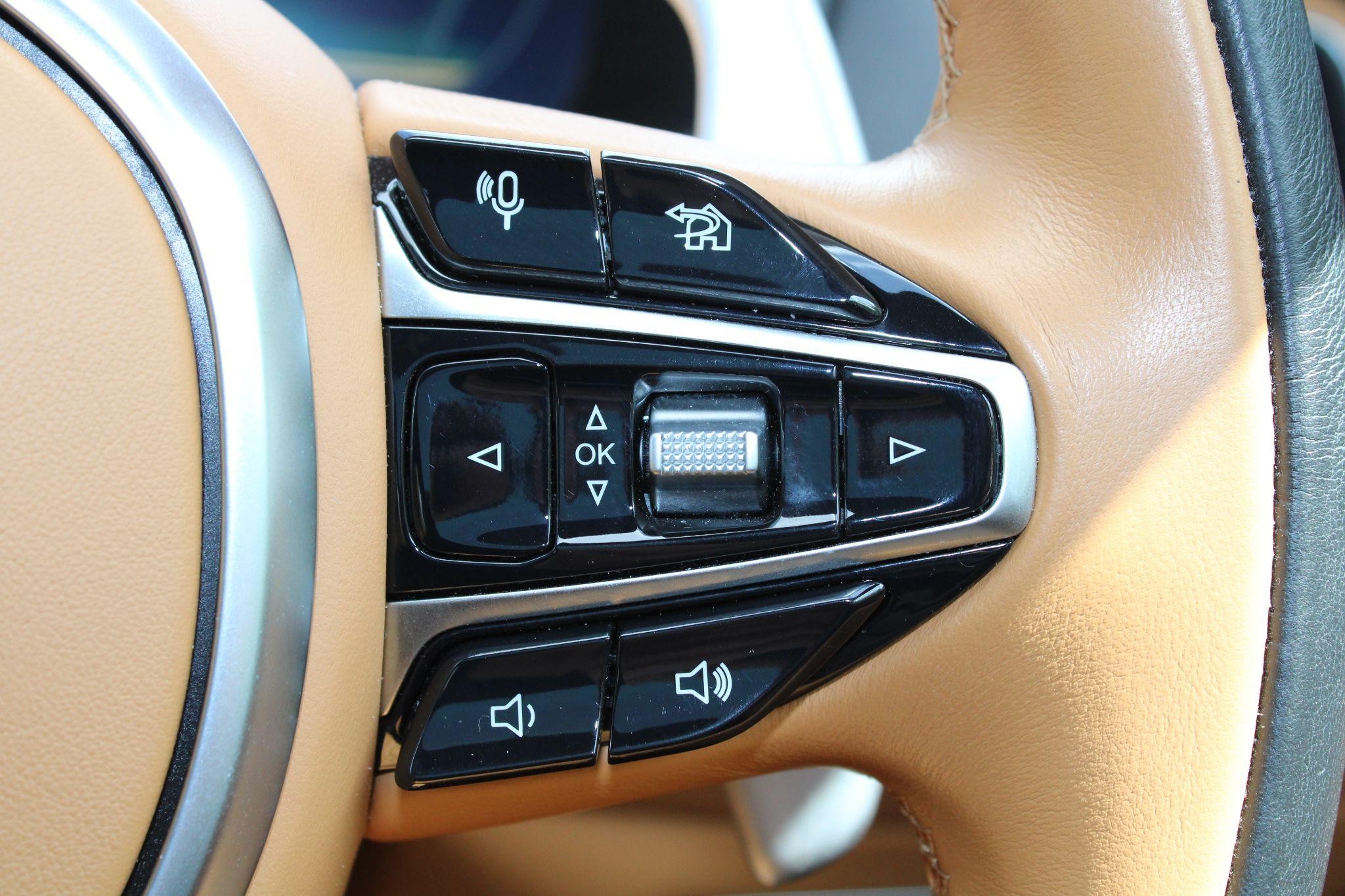 Aston Martin DBX Image 29