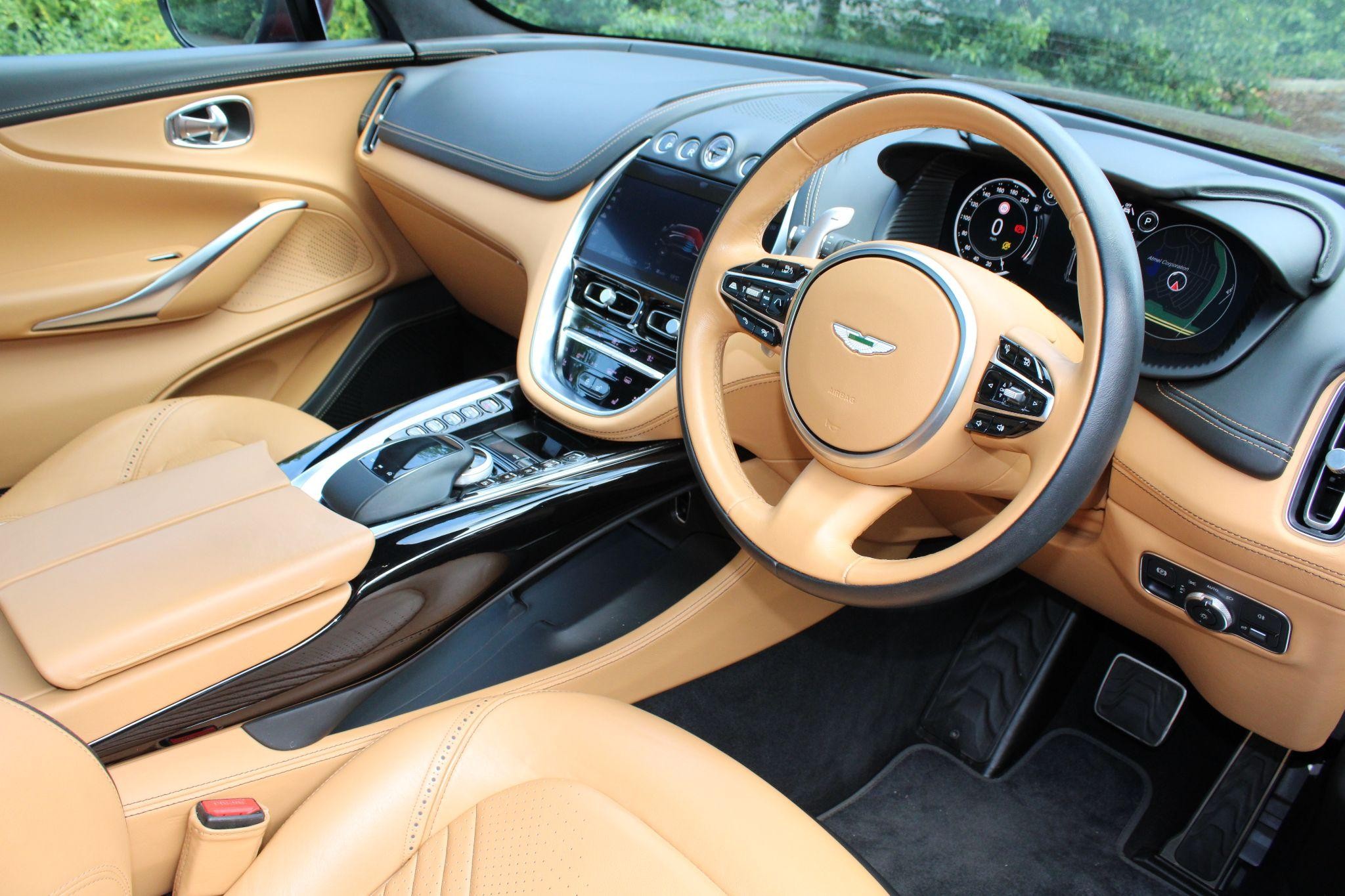 Aston Martin DBX Image 30
