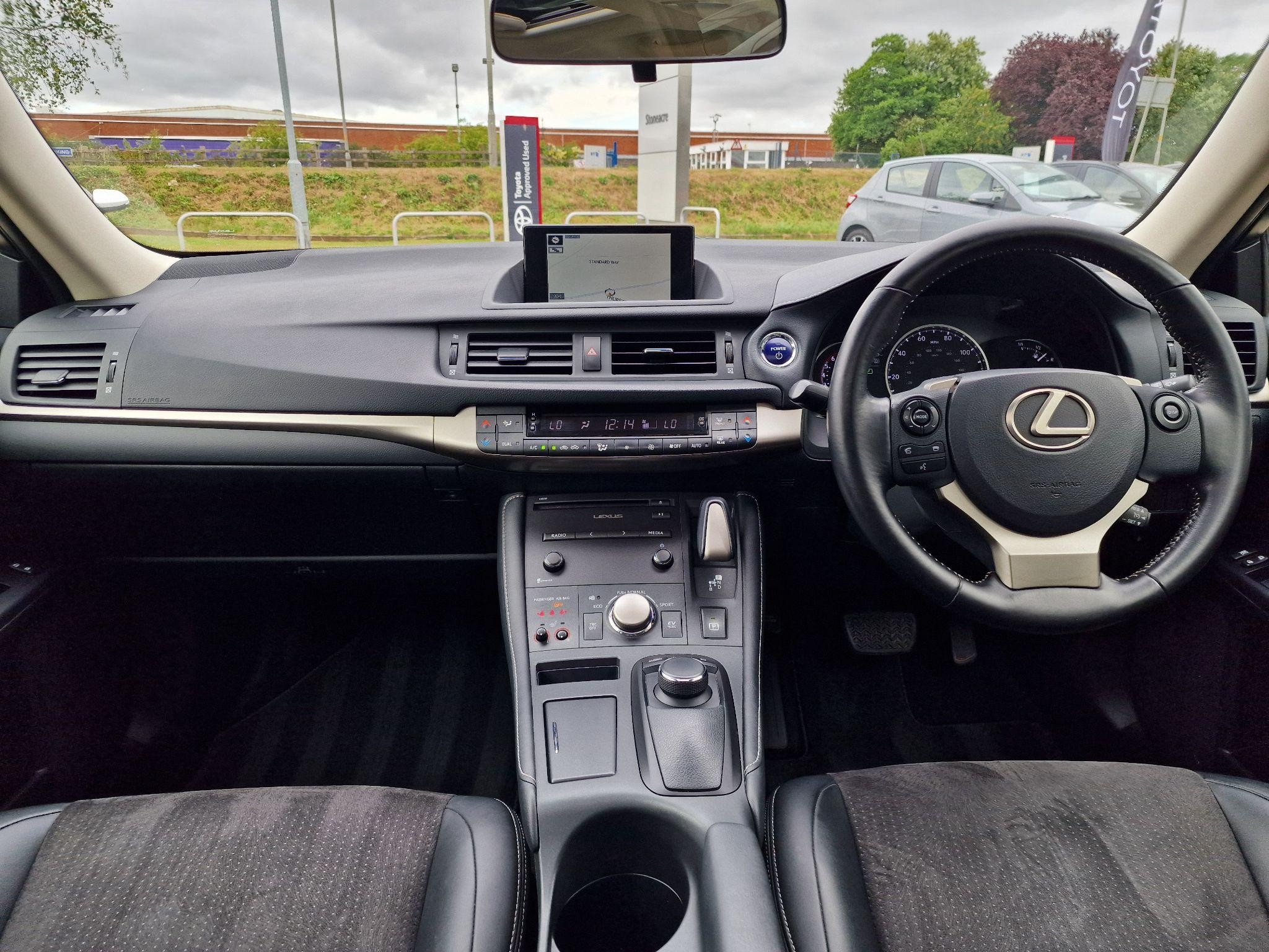 Lexus CT Image 7