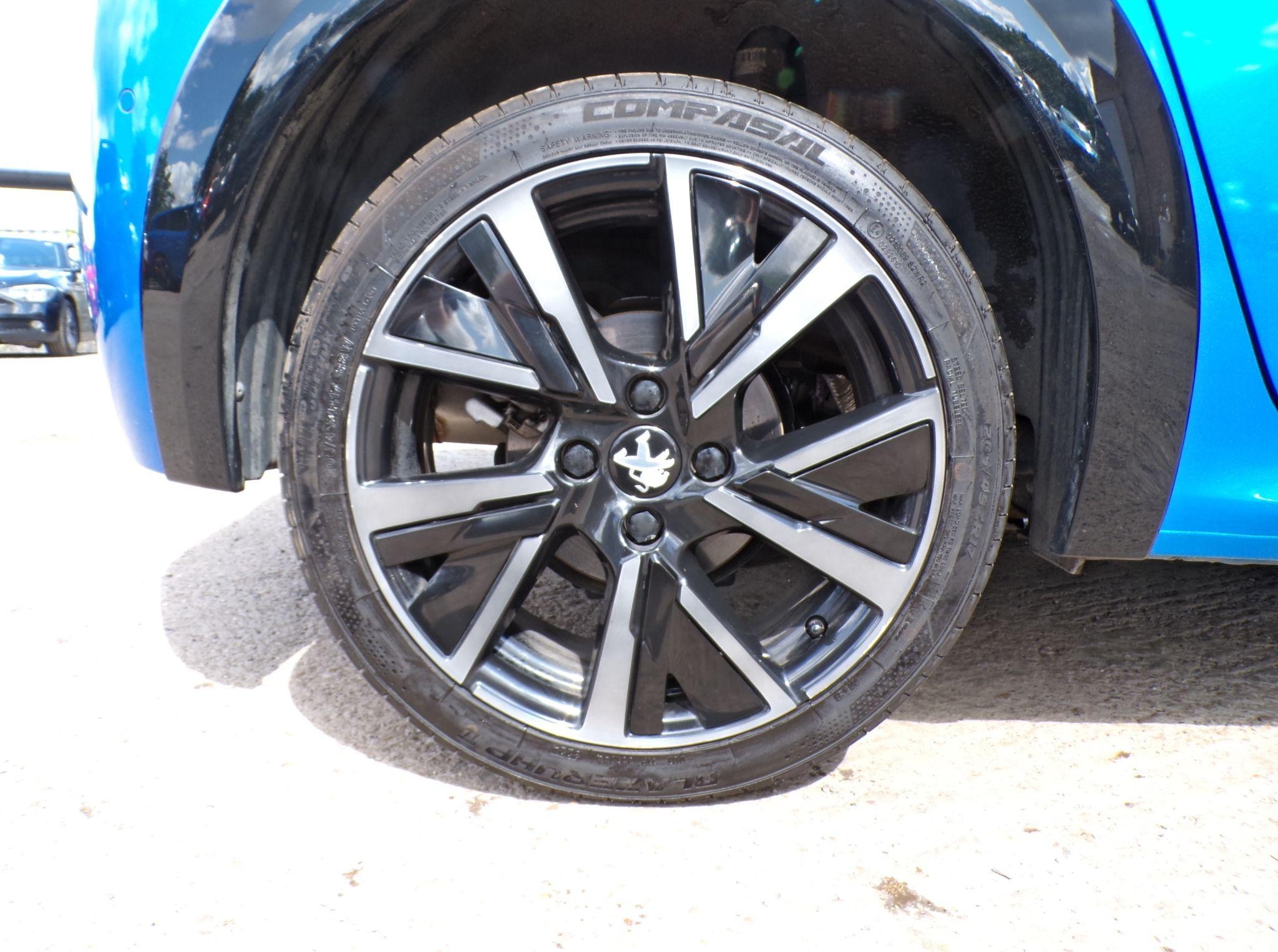 Peugeot 208 Image 9