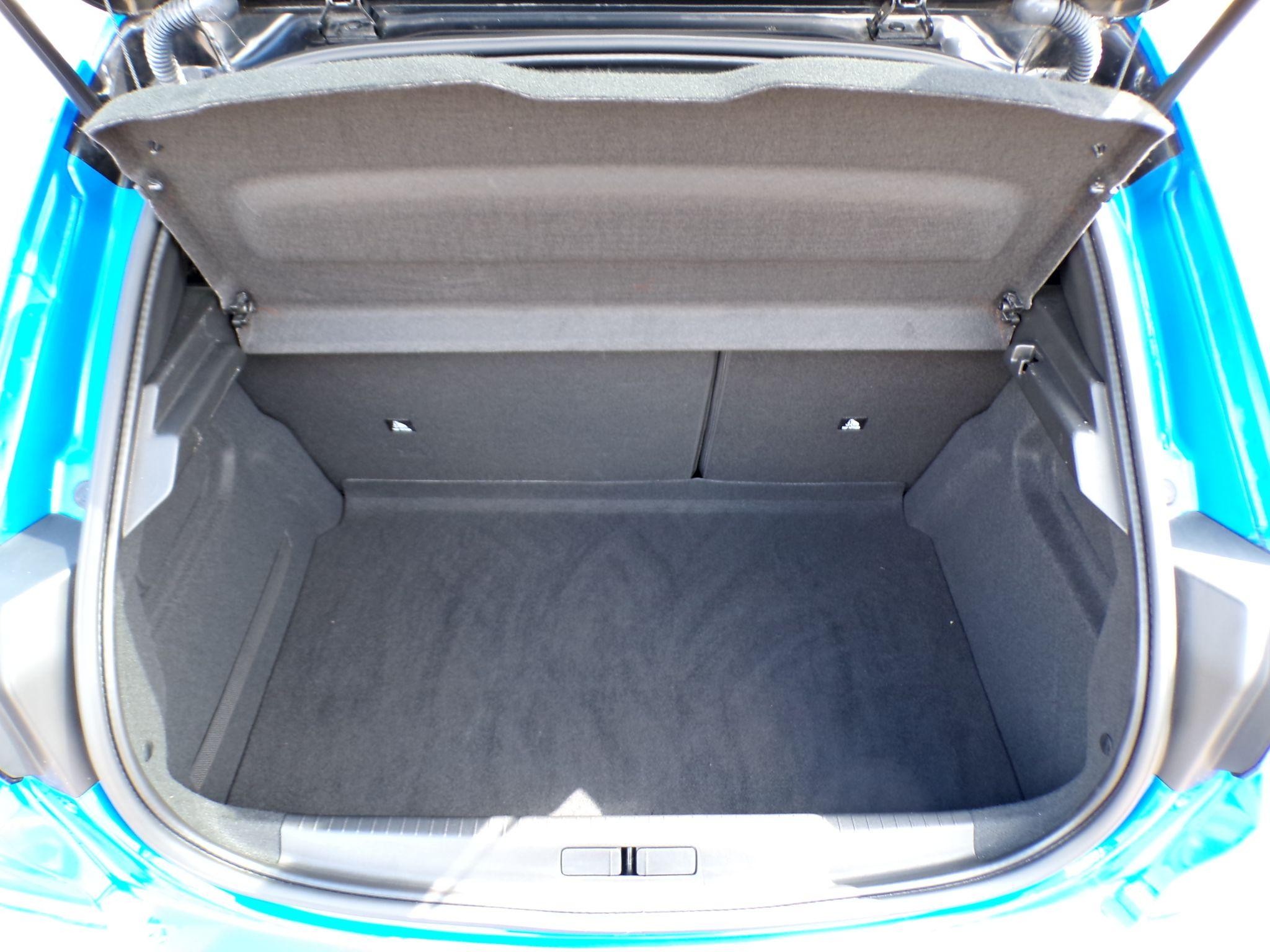 Peugeot 208 Image 10