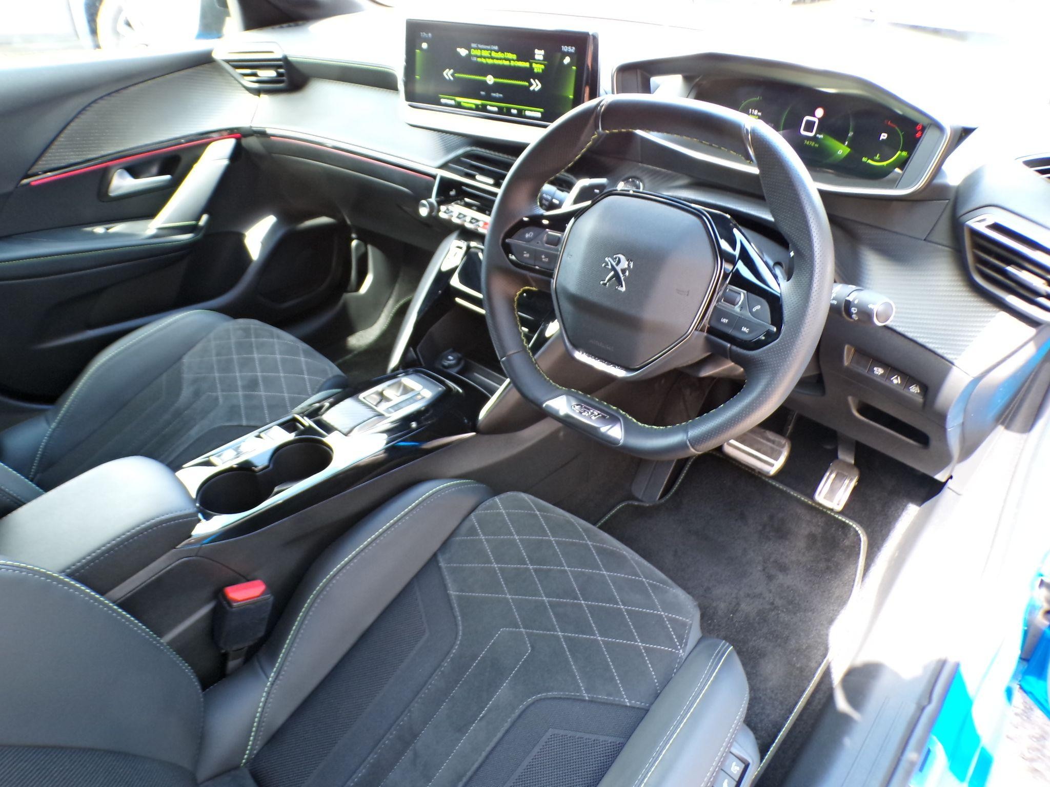 Peugeot 208 Image 11