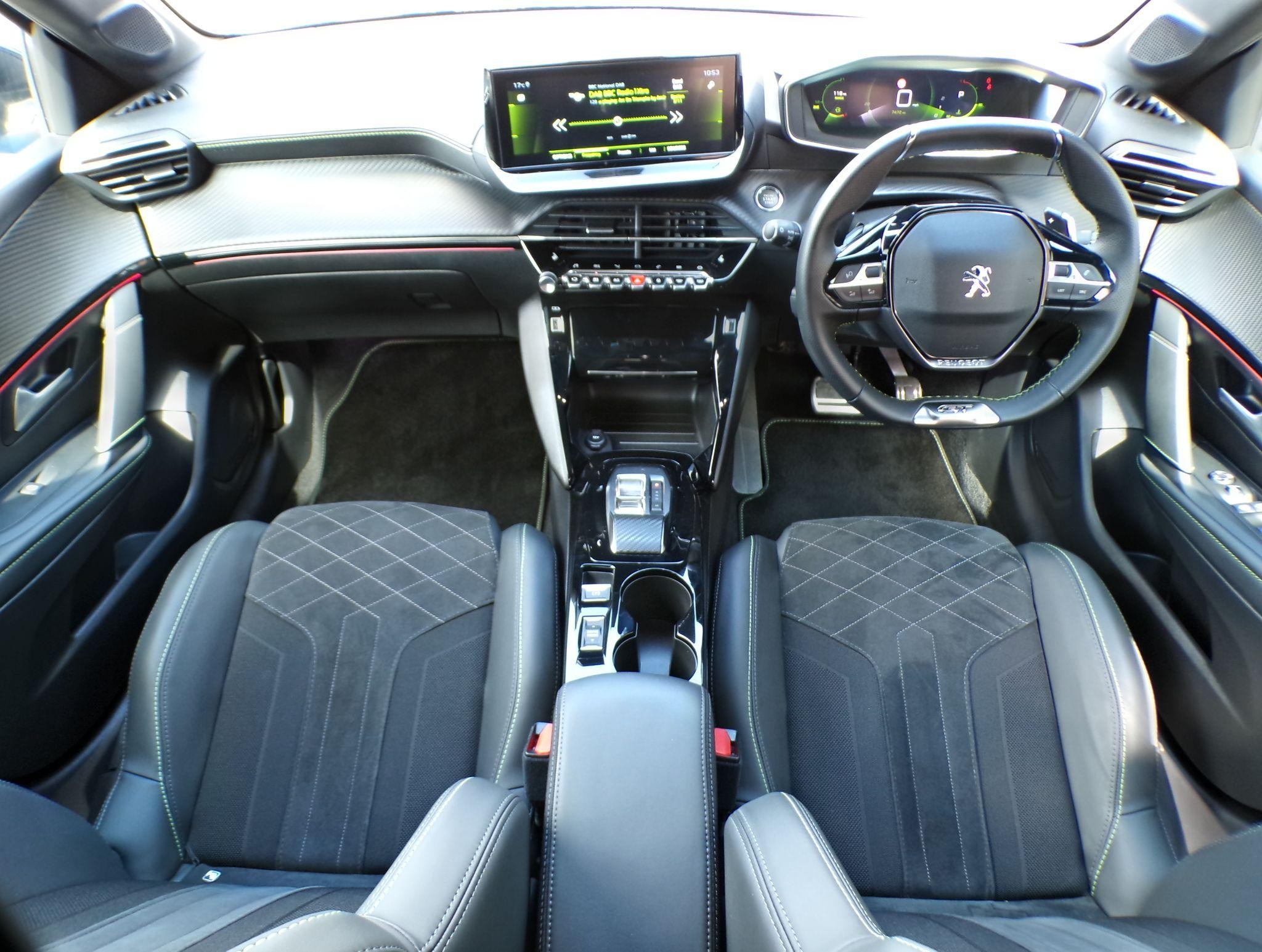 Peugeot 208 Image 12