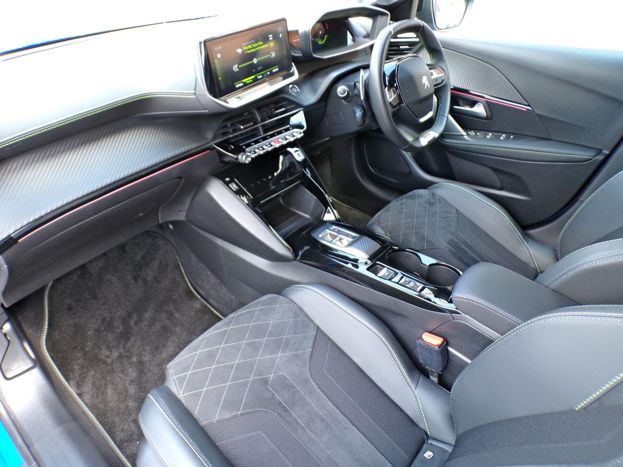 Peugeot 208 Image 13