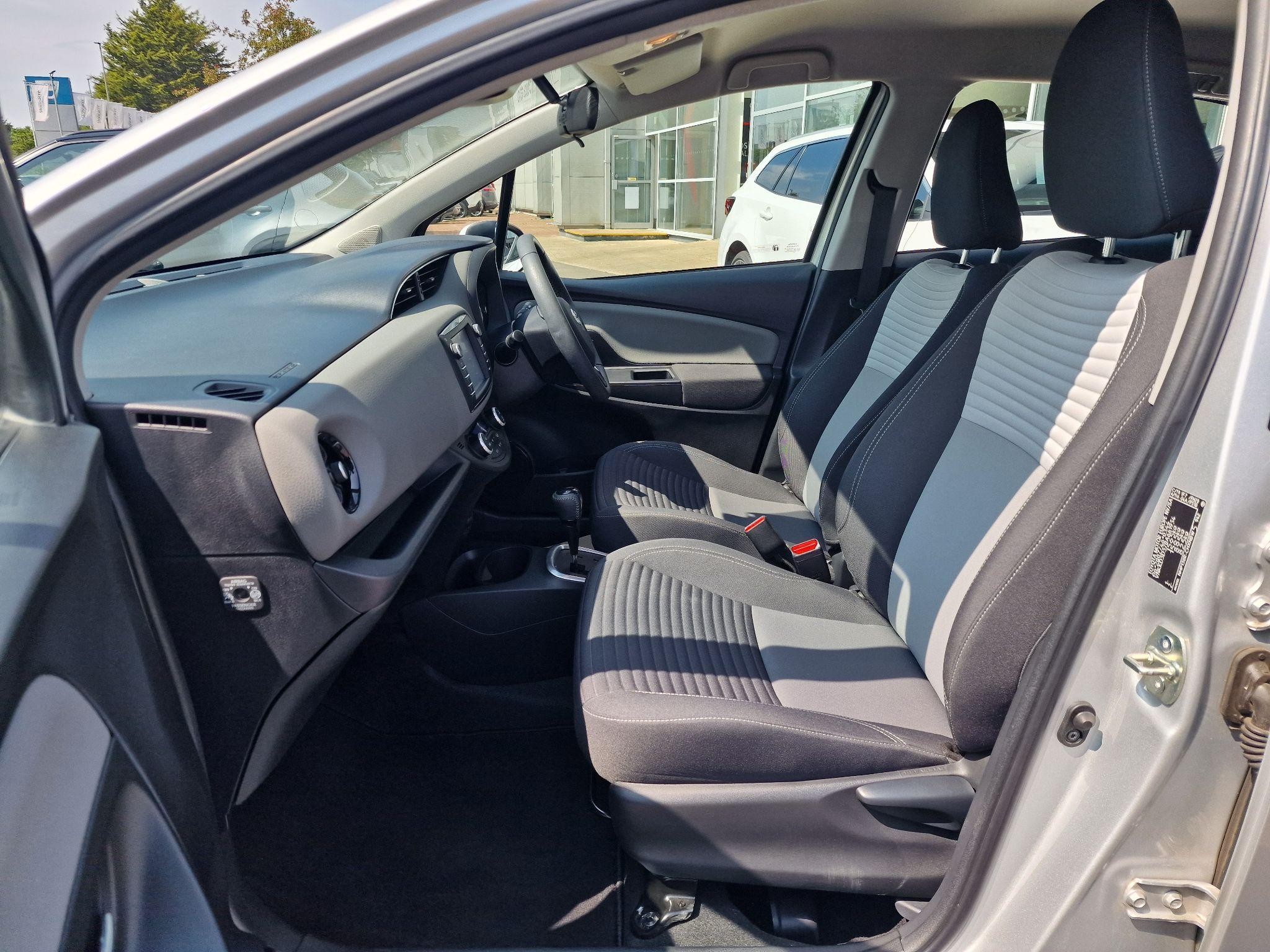 Toyota Yaris Image 12