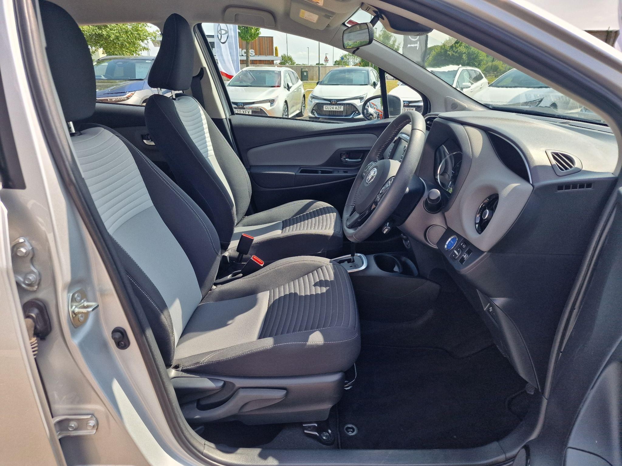 Toyota Yaris Image 13